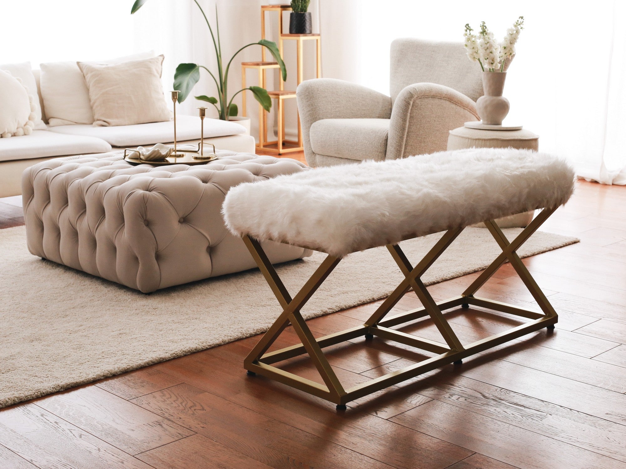 Banco Acolchoado – 100 cm x 50 cm x 40 cm – Dourado e Branco – Metálico