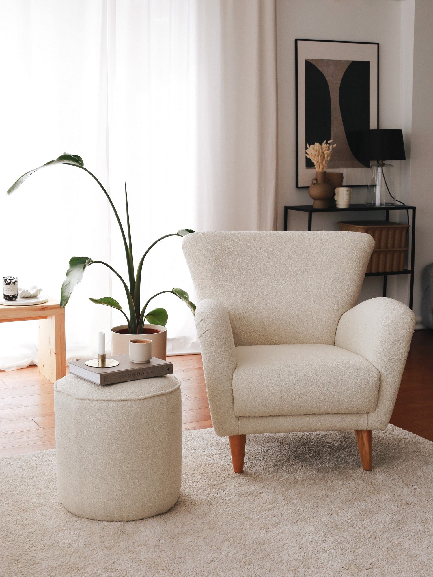 Poltrona Elegante, Tecido Teddy Branco, 85 x 85 x 82 cm | Estrutura 100% Madeira, Altura Confortável para Sentar: 43 cm | Perfeita para Salas de Estar e Escritórios Modernos