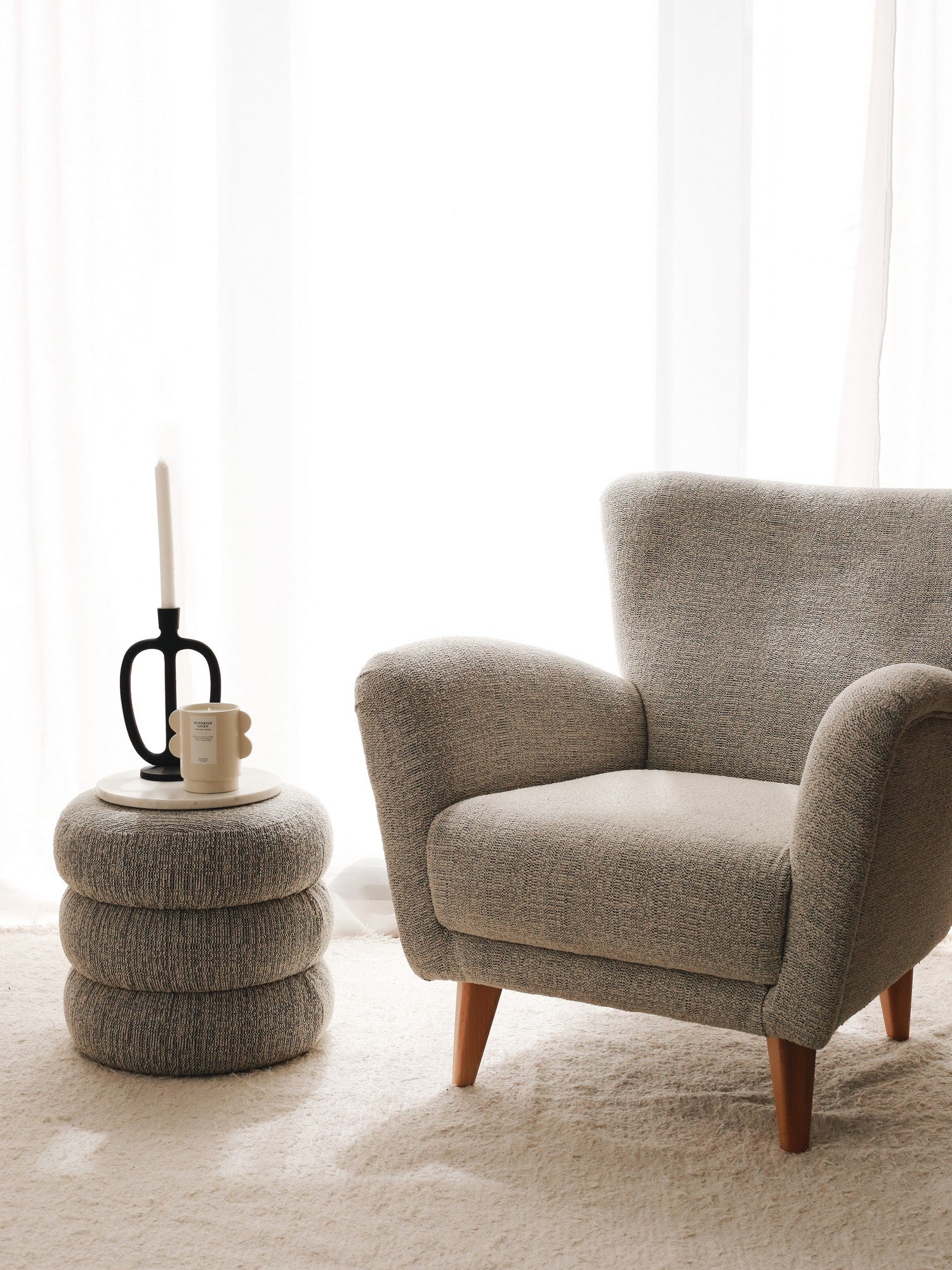 Poltrona Elegante, Tecido Teddy Cinza, 85 x 82 x 85 cm | Estrutura 100% Madeira, Conforto Macio com Espuma DNS 30 | Perfeita para Sala de Estar e Escritório