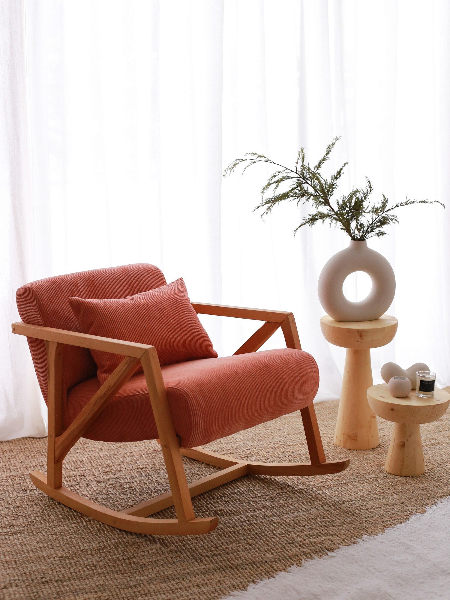 Poltrona Elegante, 100% Veludo, Cor Vermelho, 67 x 75 x 85 cm | Pernas de Madeira, Altura Confortável para Sentar: 51 cm | Perfeita para Espaços Modernos