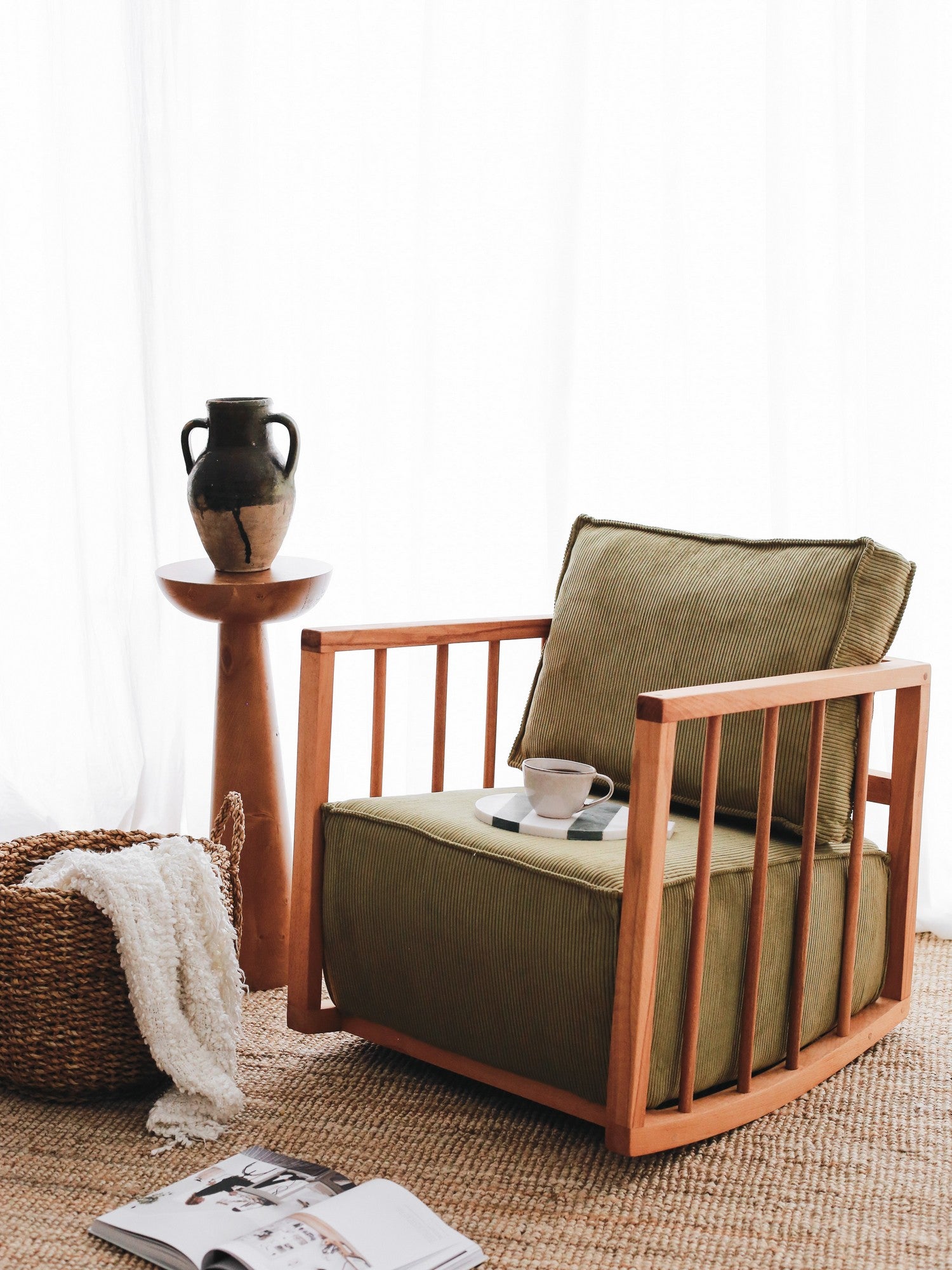Poltrona Elegante, Cáqui, 65 x 80 x 71 cm | Estrutura 100% Madeira, Tecido Babyface | Assento Confortável com 56 cm de Profundidade | Perfeita para Espaços Modernos