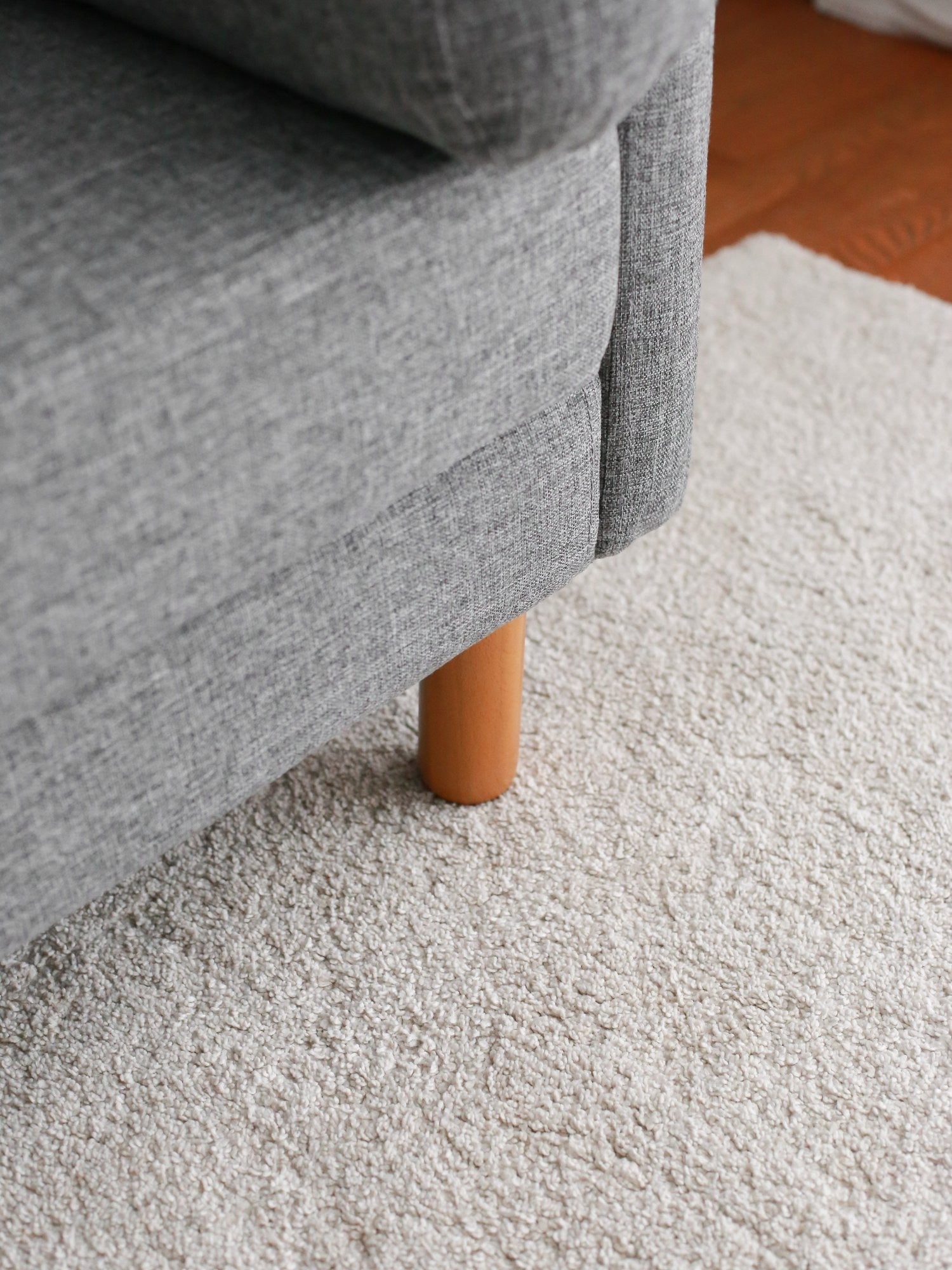Sofá elegante de 3 lugares, linho cinza, 196 x 82 x 93 cm | Estrutura 100% madeira de carpa, pernas de madeira | Design confortável e elegante para salas de estar modernas