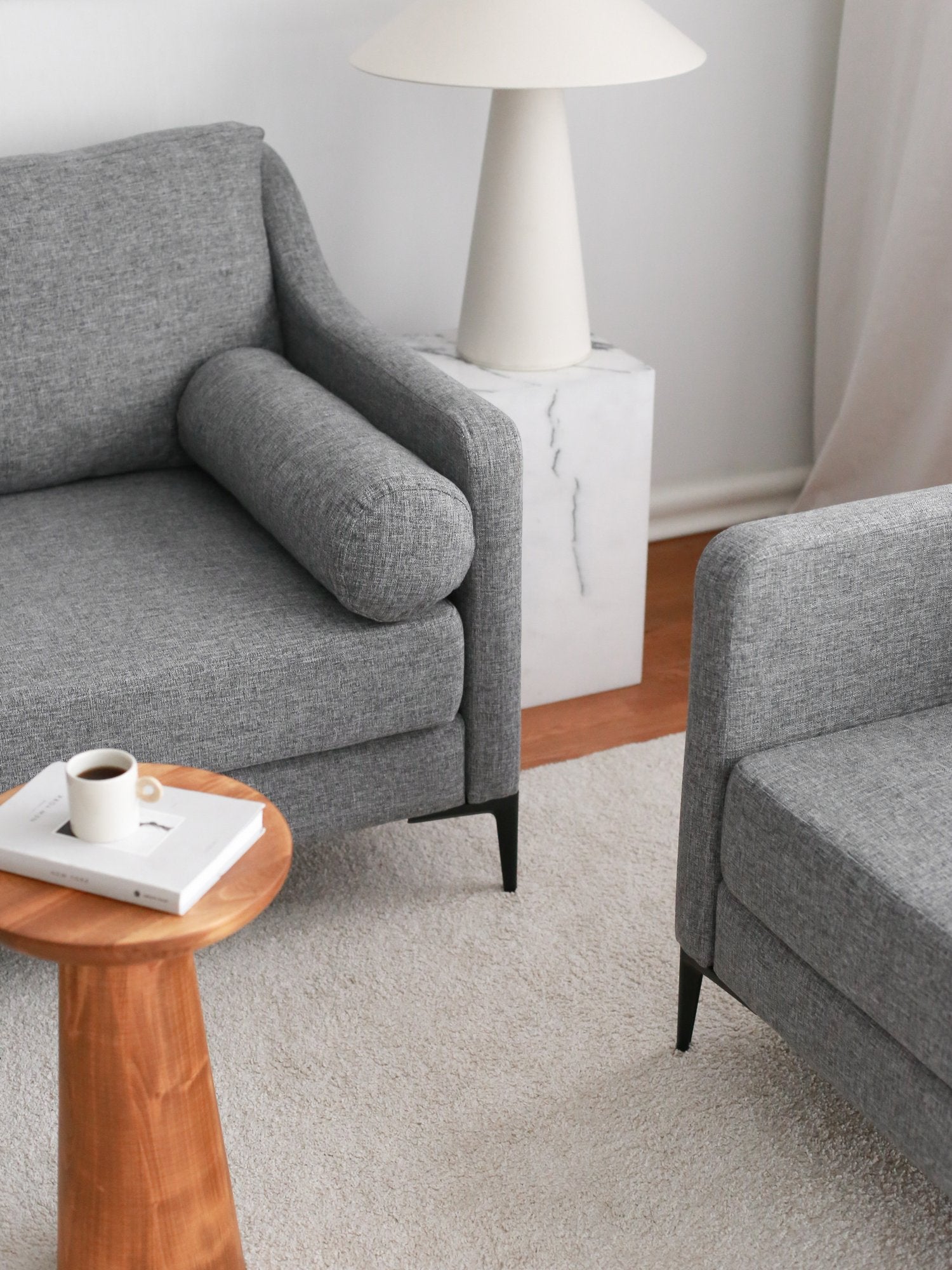 Poltrona Elegante, Linho Cinza, 80 x 93 x 82 cm | Estrutura 100% Madeira de Carpa, Pernas de Metal | Perfeita para Sala de Estar e Escritório, Conforto e Estilo