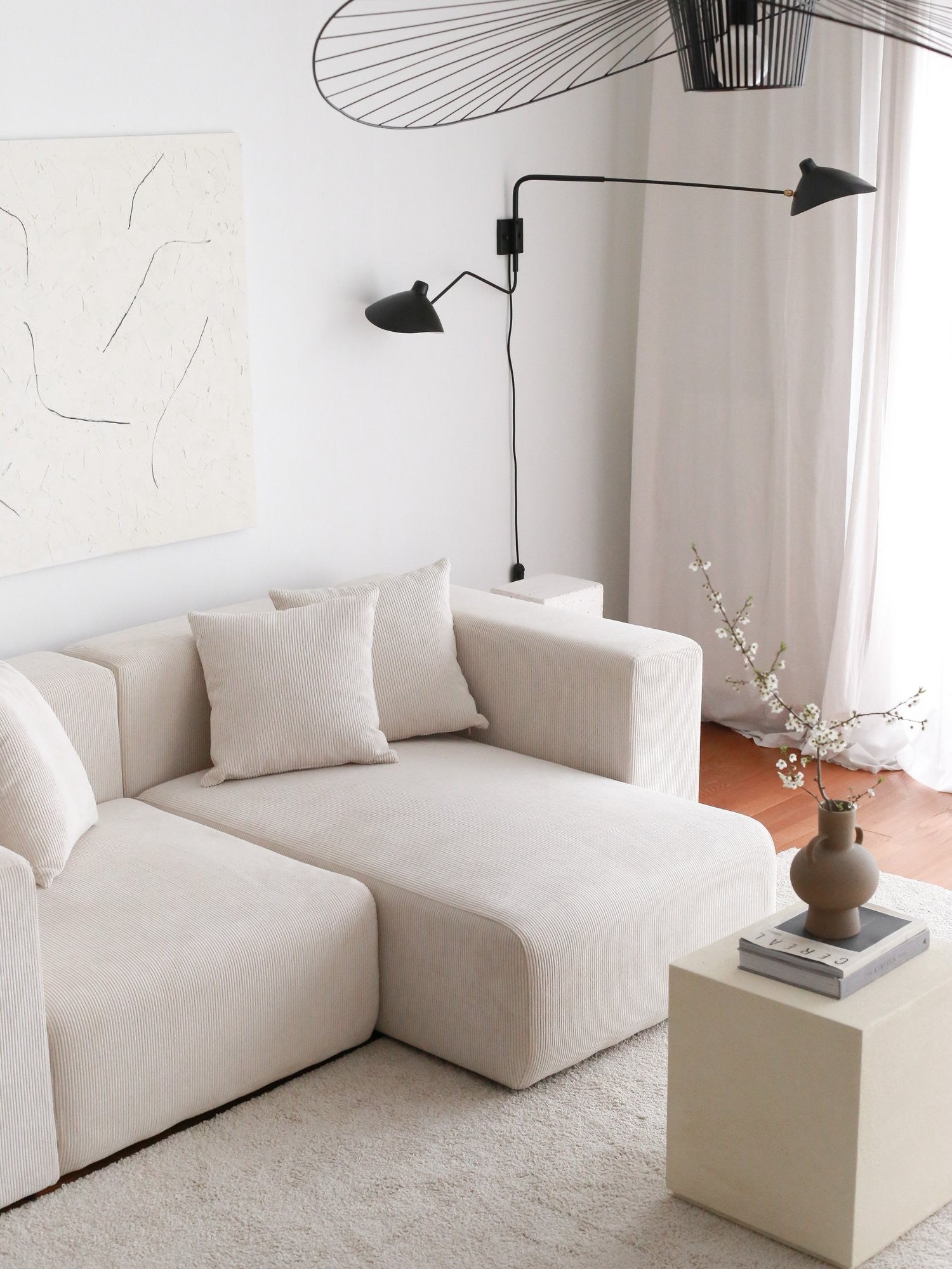 Sofá de canto branco elegante, 222 cm de largura, 100% veludo, estrutura 100% madeira de carpa, 89 cm de altura, 110 cm de profundidade | Elegante e confortável para espaços de convivência modernos