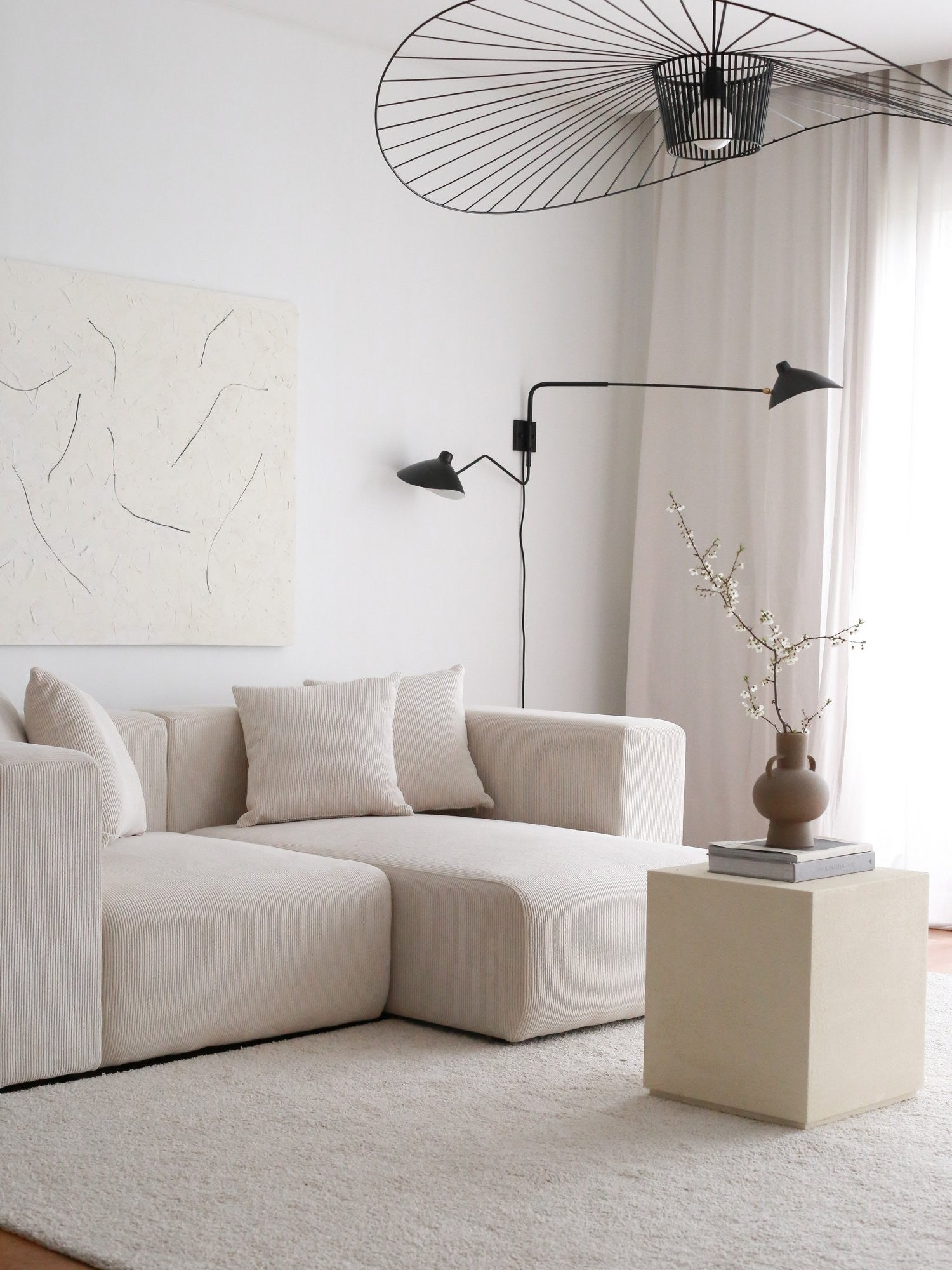 Sofá de canto branco elegante, 222 cm de largura, 100% veludo, estrutura 100% madeira de carpa, 89 cm de altura, 110 cm de profundidade | Elegante e confortável para espaços de convivência modernos