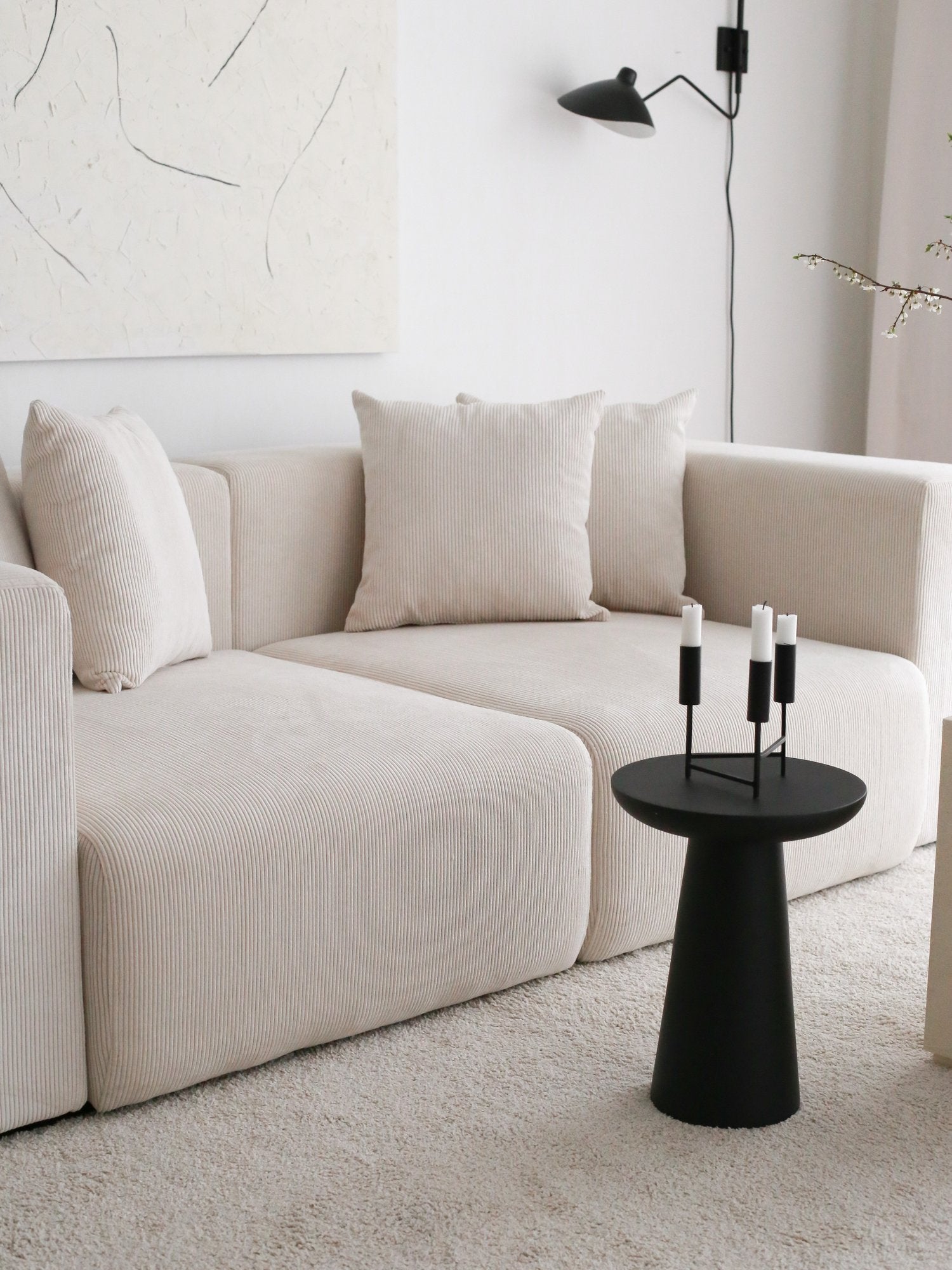 Sofá elegante de 3 lugares, veludo branco, 222 x 110 x 89 cm | Estrutura 100% madeira de carpa, pernas de plástico | Conforto e estilo para salas de estar modernas