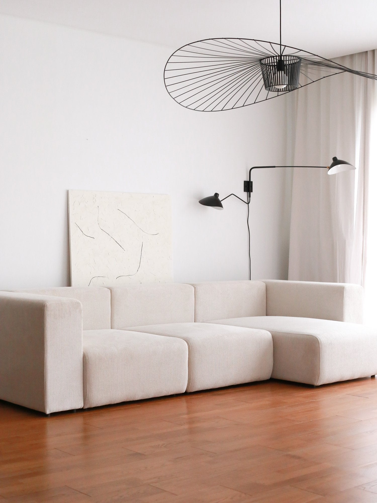 Sofá de canto branco elegante, 305 cm | Tecido 100% veludo, estrutura de madeira de carpa, pernas de plástico | Perfeito para salas de estar modernas, design elegante e confortável