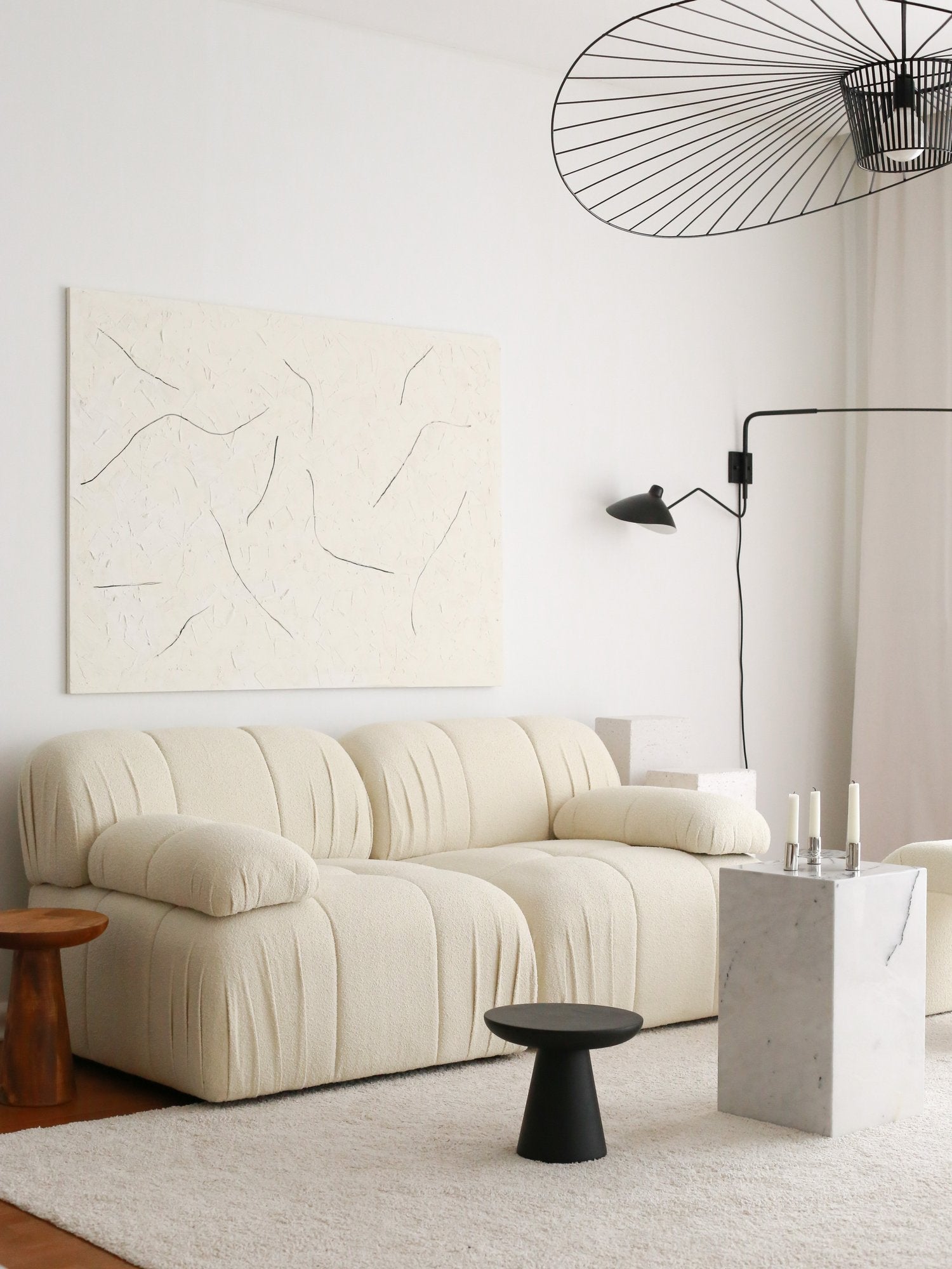 Sofá elegante de 2 lugares, branco, 178 x 74 x 89 cm | Estrutura 100% madeira de carpa, tecido 100% pelúcia, pernas de plástico | Perfeito para salas de estar modernas e espaços aconchegantes