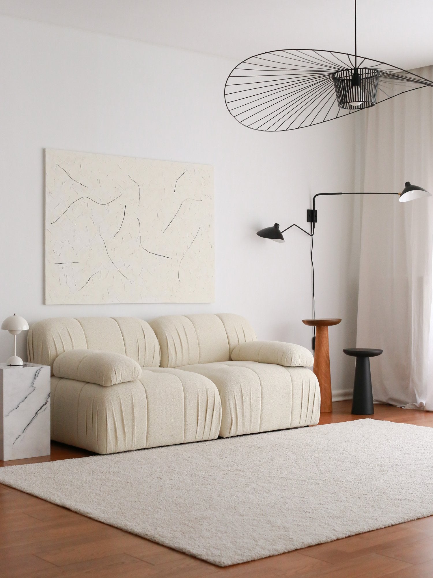 Sofá elegante de 2 lugares, branco, 178 x 74 x 89 cm | Estrutura 100% madeira de carpa, tecido 100% pelúcia, pernas de plástico | Perfeito para salas de estar modernas e espaços aconchegantes
