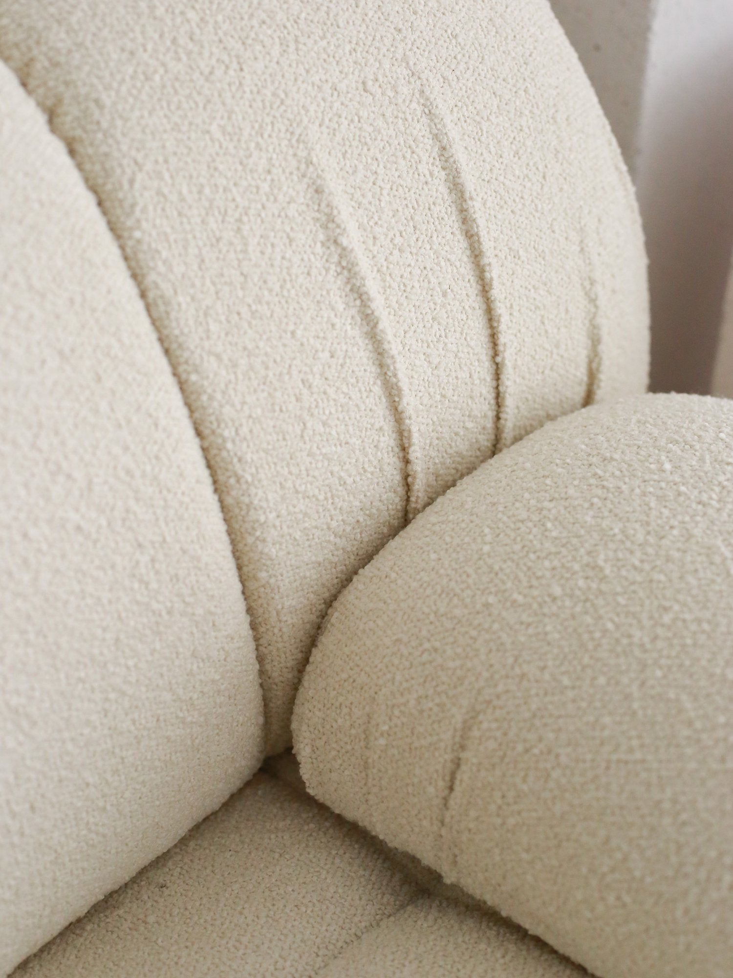 Sofá elegante de 2 lugares, branco, 178 x 74 x 89 cm | Estrutura 100% madeira de carpa, tecido 100% pelúcia, pernas de plástico | Perfeito para salas de estar modernas e espaços aconchegantes