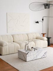 Sofá elegante de 3 lugares, branco, 267 cm | Estrutura 100% madeira de carpa, tecido 100% pelúcia | Design confortável com pernas de plástico, perfeito para espaços modernos