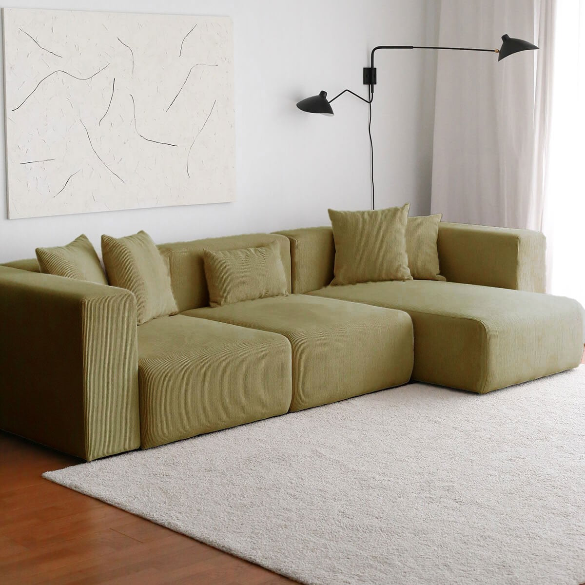 Sofá de canto cáqui elegante, 110 cm L x 305 cm A x 68 cm P | Estrutura 100% ferro, 100% veludo PES, 6 almofadas incluídas | Perfeito para salas de estar modernas