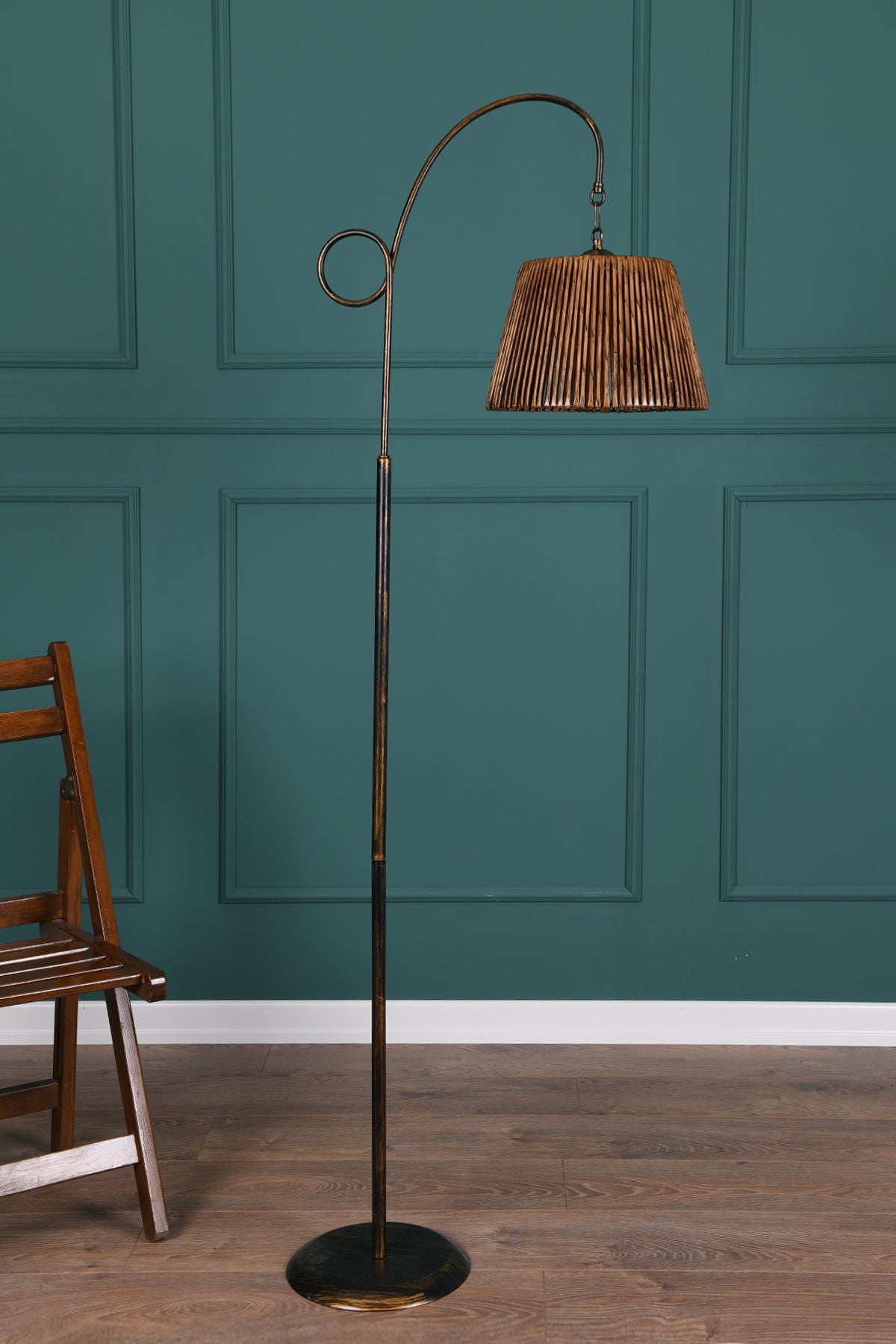 Candeeiro de Pé – 162 cm – Preto e Rosa Dourado – Metal