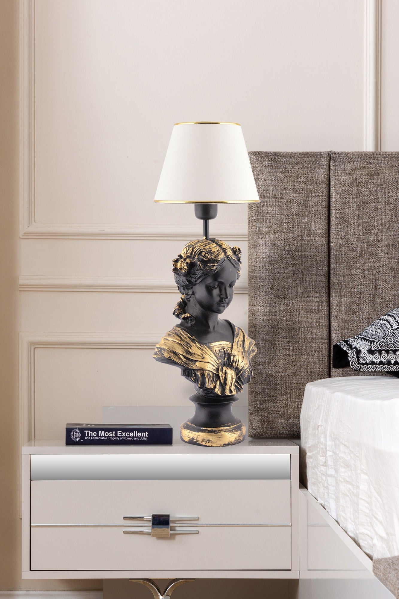 Candeeiro de mesa-Opelya-Branco
Preto
Dourado
