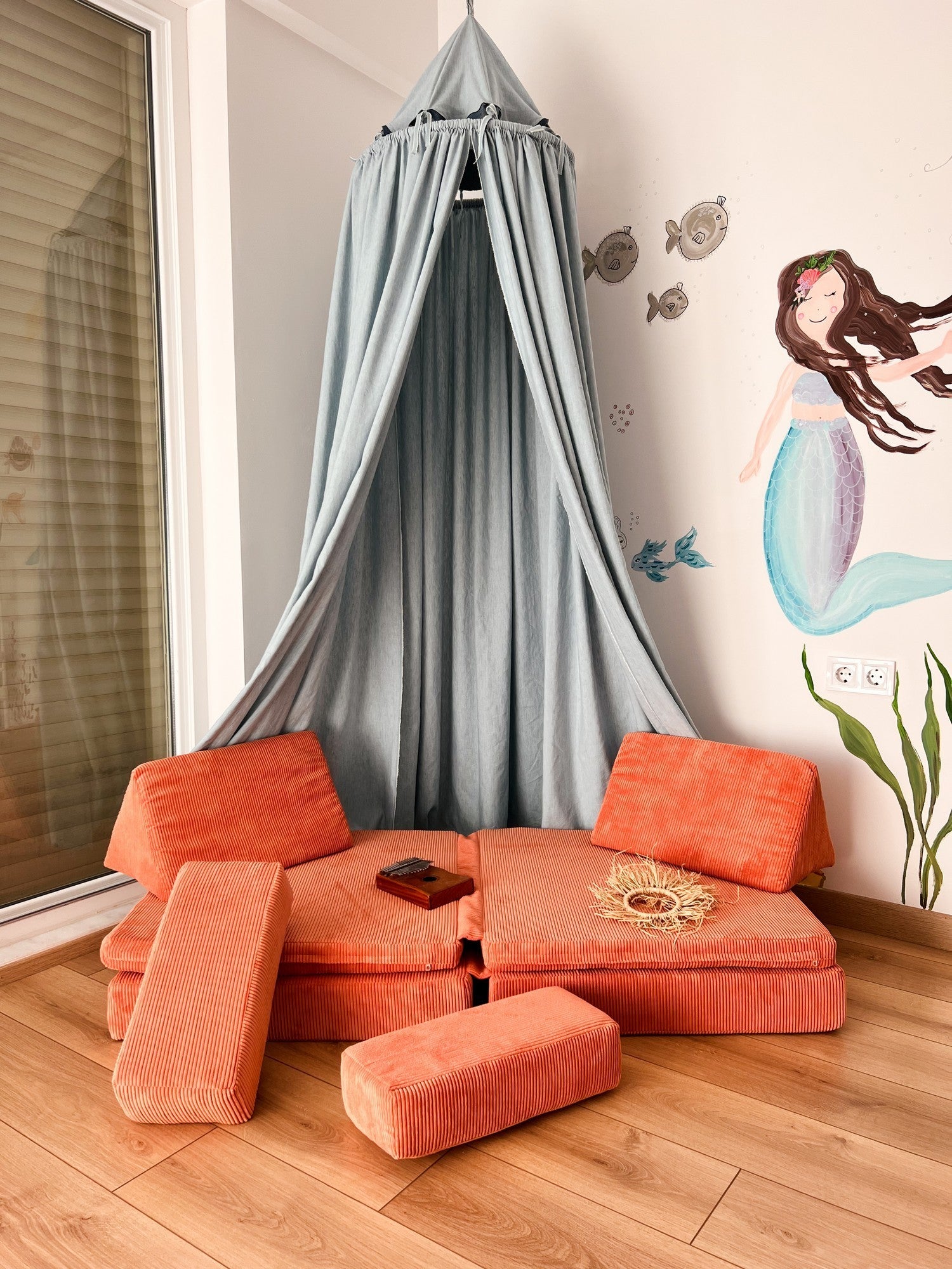 Sofá-cama elegante de 2 lugares, laranja, 140 x 70 x 46 cm | 100% poliéster, almofadas de espuma confortáveis | Perfeito para salas de estar e espaços de hóspedes