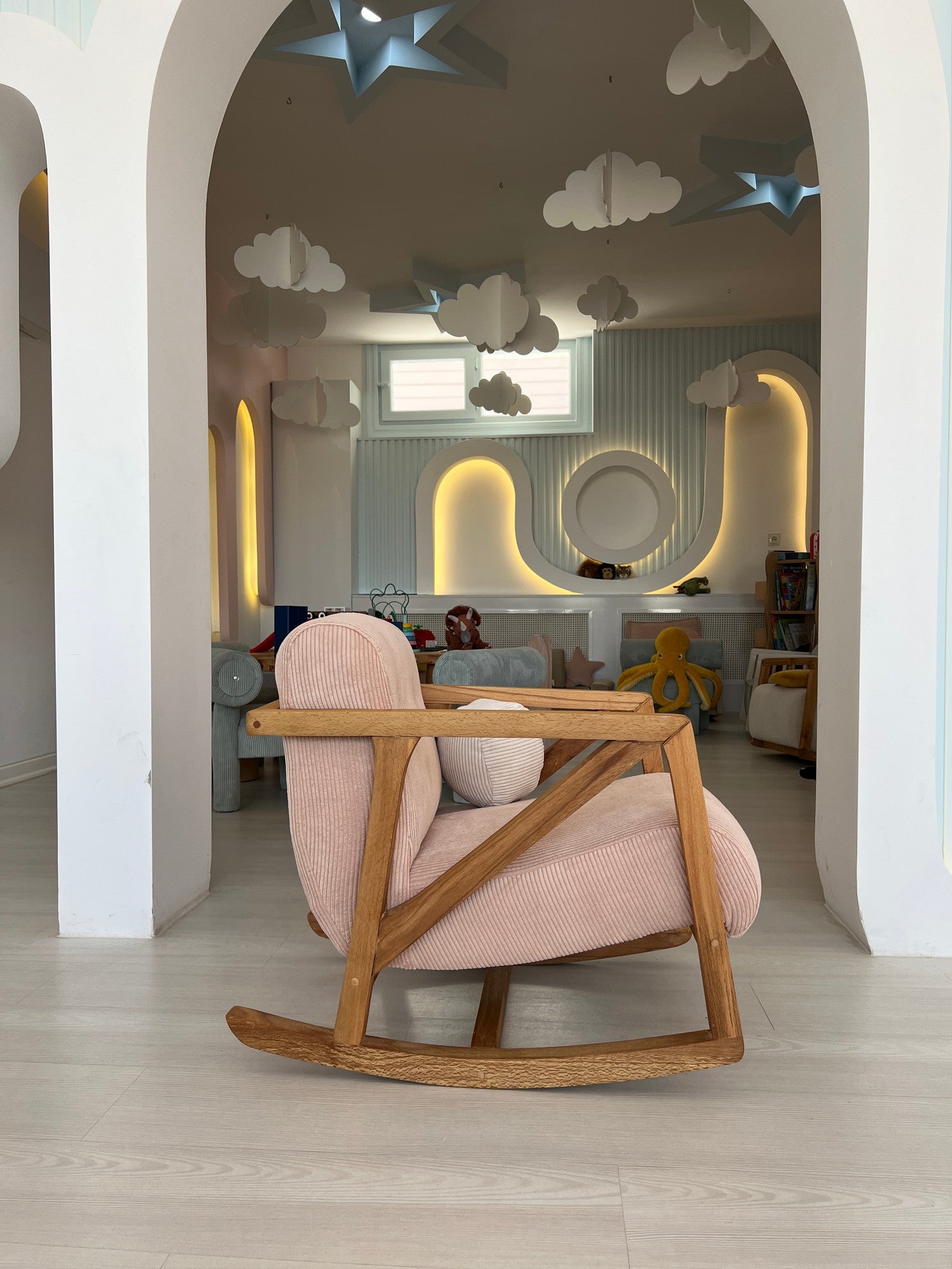 Poltrona Elegante, Rosa, 75 x 62 x 52 cm | Estrutura 100% Madeira de Carpa, Tecido 100% Poliéster | Acolchoamento de Espuma Confortável, Uma Adição Elegante a Qualquer Ambiente