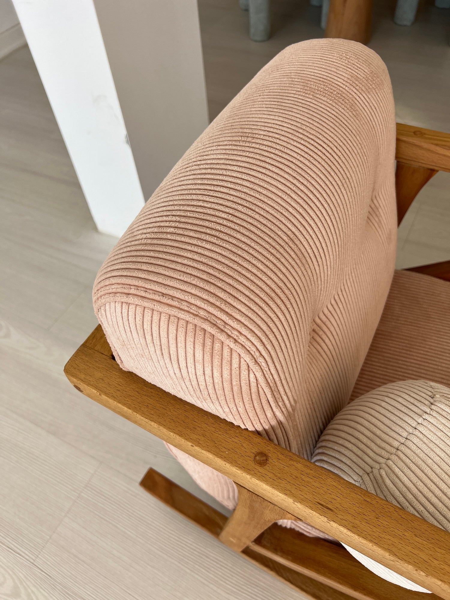 Poltrona Elegante, Rosa, 75 x 62 x 52 cm | Estrutura 100% Madeira de Carpa, Tecido 100% Poliéster | Acolchoamento de Espuma Confortável, Uma Adição Elegante a Qualquer Ambiente