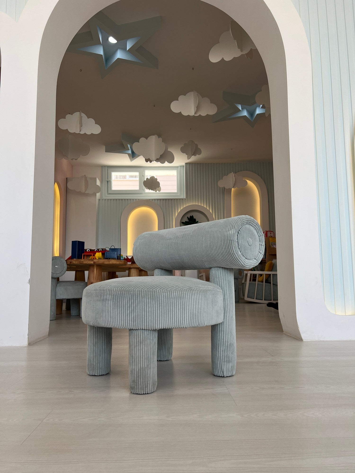 Poltrona Elegante, Azul, 39 x 58 x 39 cm | Estrutura 100% Madeira de Carpa, Tecido 100% Poliéster | Design Confortável para Sala de Estar e Escritório