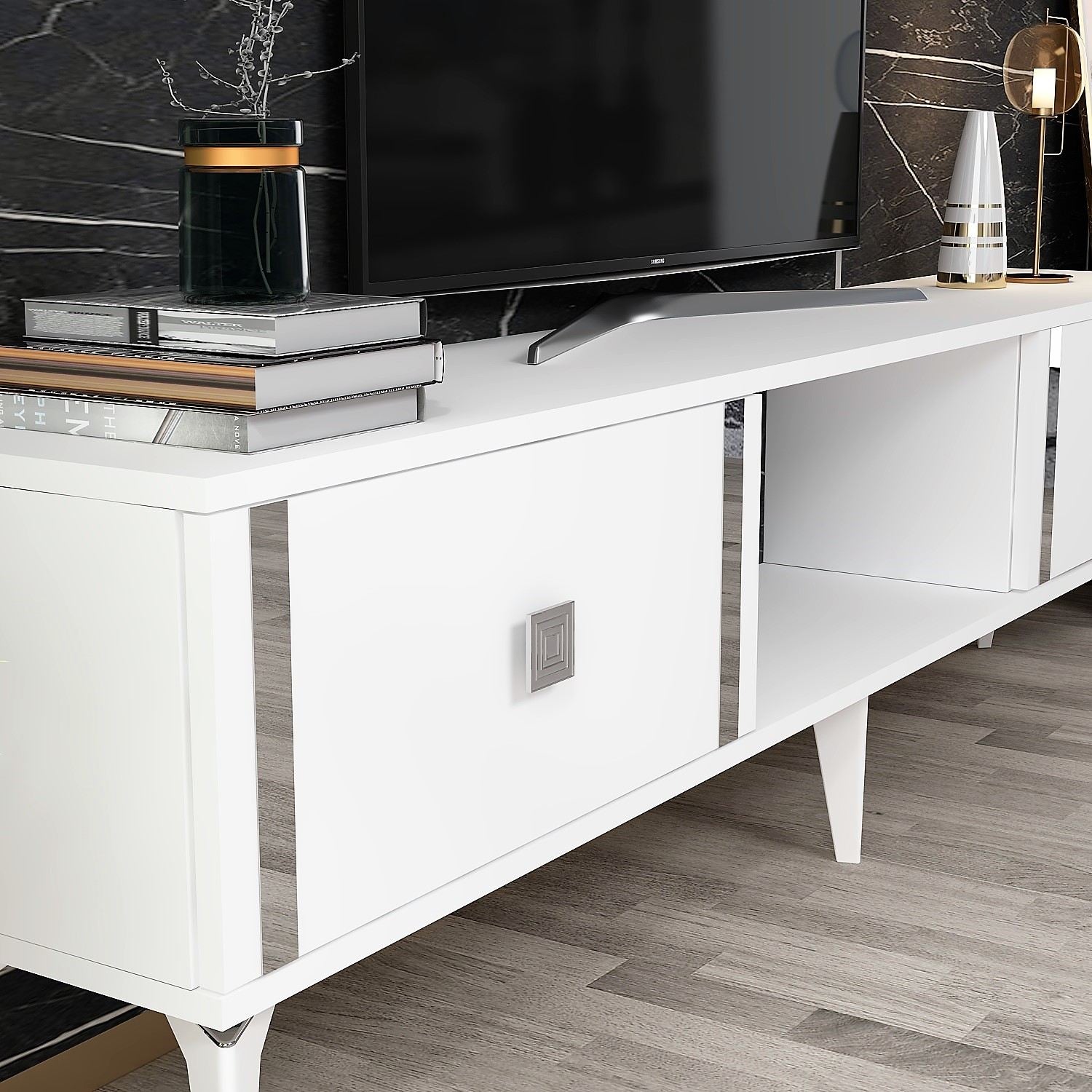 Móvel de TV – 150 cm x 44,6 cm x 29,6 cm – Branco e Prata – Painéis de partículas revestidos a melamina