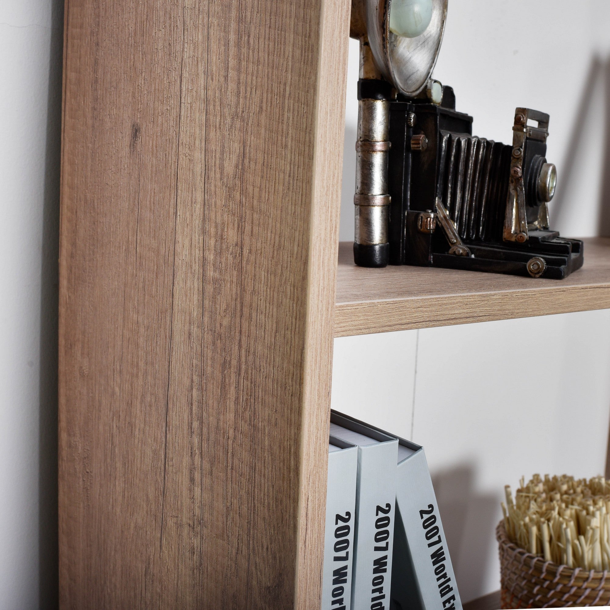 Estante de Livros em Nogueira Clara - 182cm de Altura com Múltiplas Prateleiras e Fixação na Parede