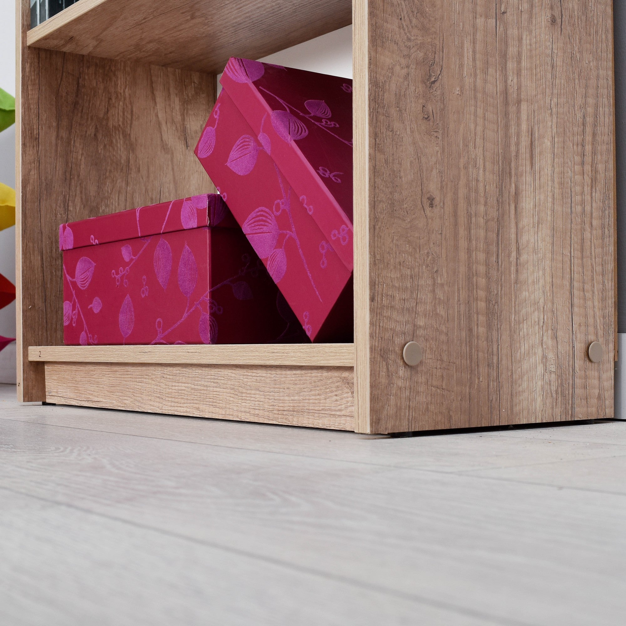 Estante de Livros em Nogueira Clara - 182cm de Altura com Múltiplas Prateleiras e Fixação na Parede