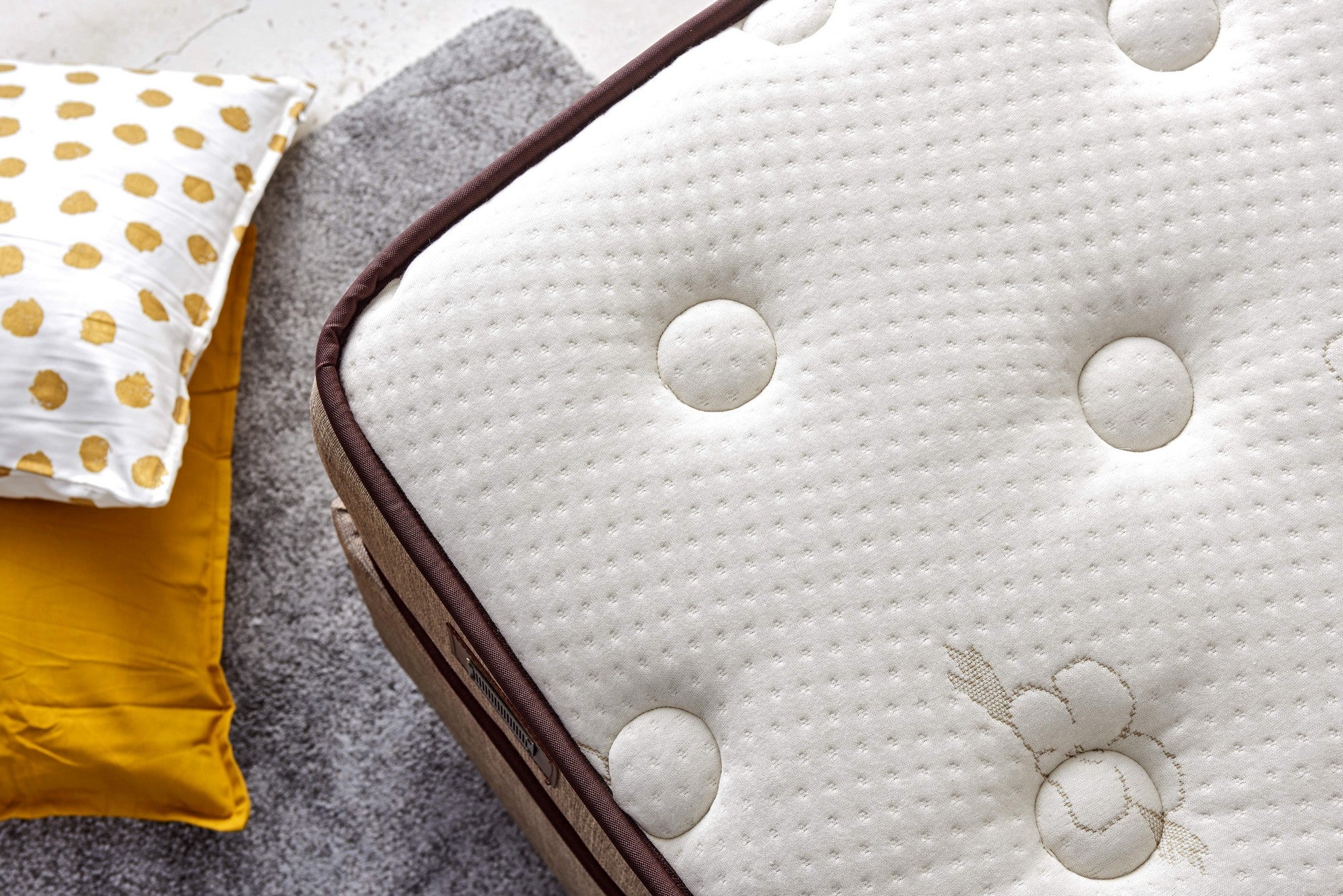 Colchão de luxo estilo hotel, macio, dupla face, 150 x 200 cm, espuma hipermacia, capa de malha de algodão, elegante branco, bege e marrom | Perfeito para conforto