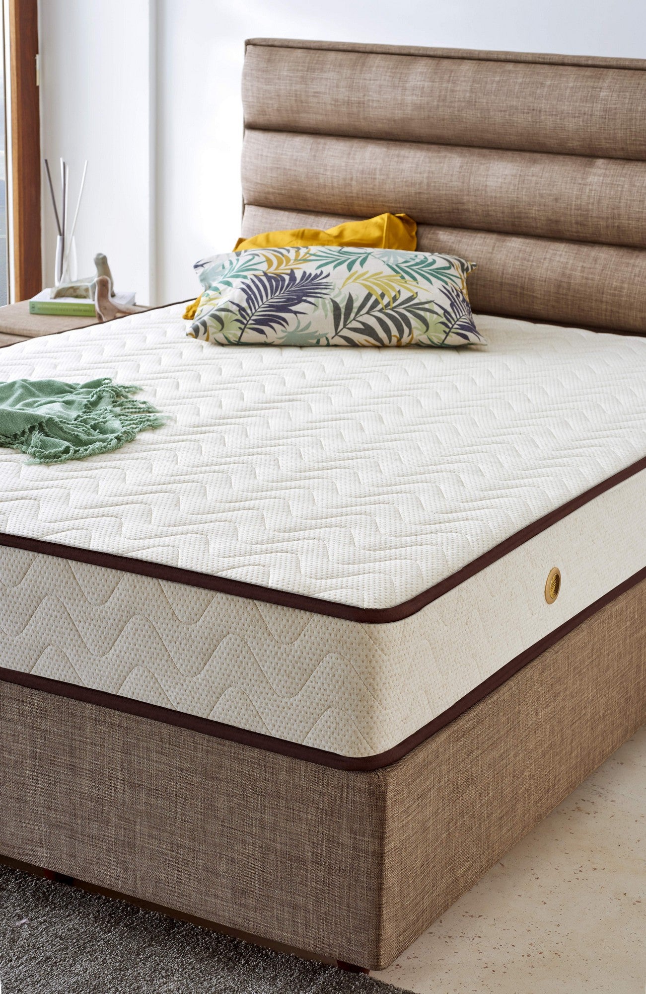 Colchão de luxo estilo hotel, 150 x 200 x 23 cm | Capa de tecido de linho, espuma viscoelástica e molas ensacadas | Branco e marrom | Conforto máximo para um sono reparador