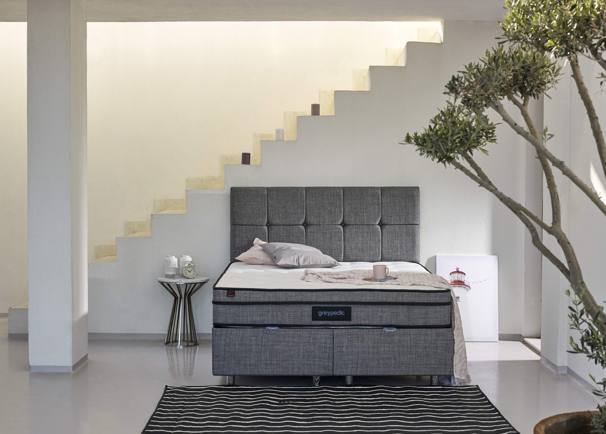 Colchão de luxo estilo hotel, 140 x 190 cm, laterais ultra firmes e firmes, capa de cetim de algodão, sistema de molas múltiplas, design elegante em branco e cinza, montado