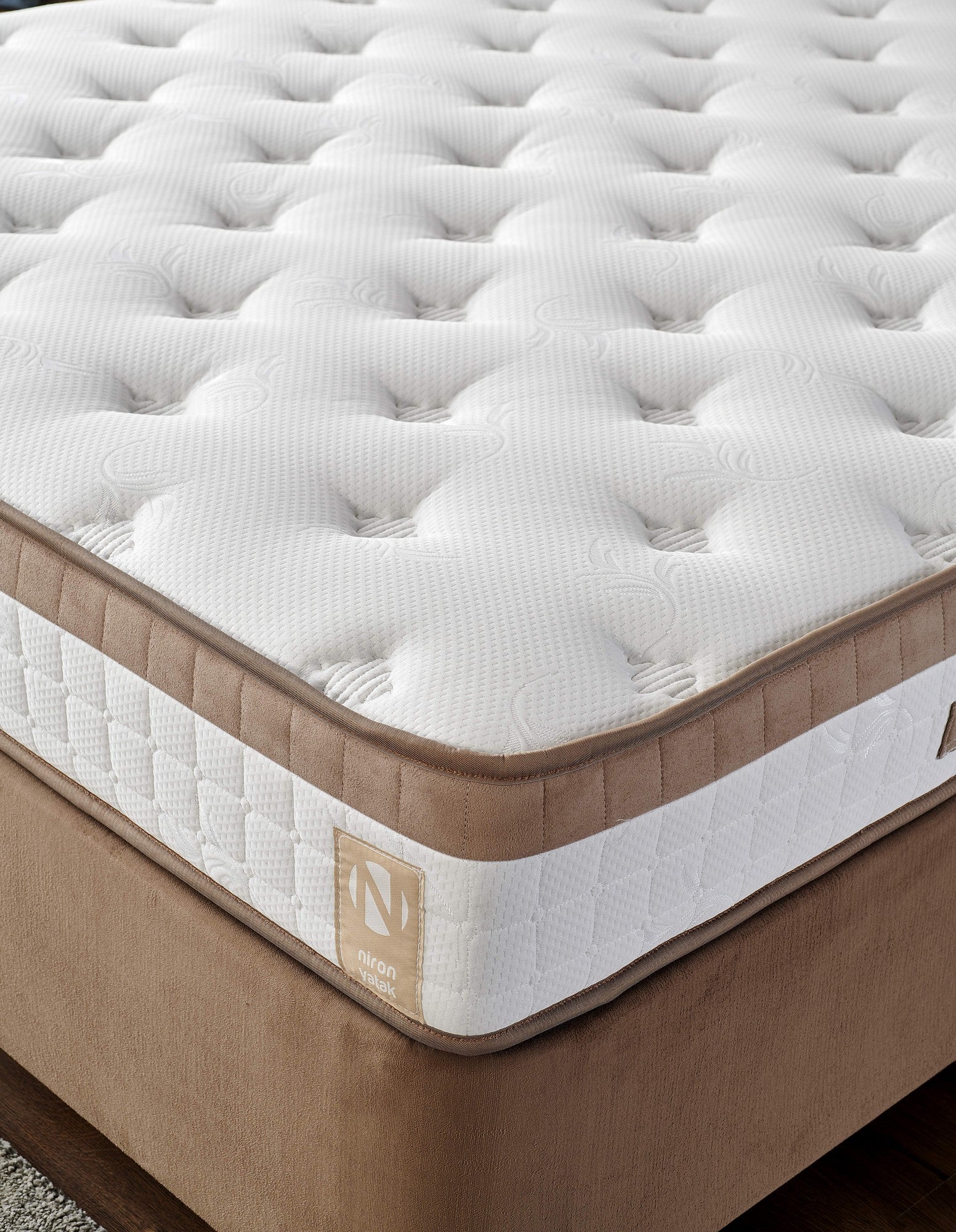 Colchão de luxo estilo hotel, 140 x 200 cm, 23 cm de altura | Capa de tecido trançado, sistema de molas múltiplas | Design elegante em branco e marrom para máximo conforto