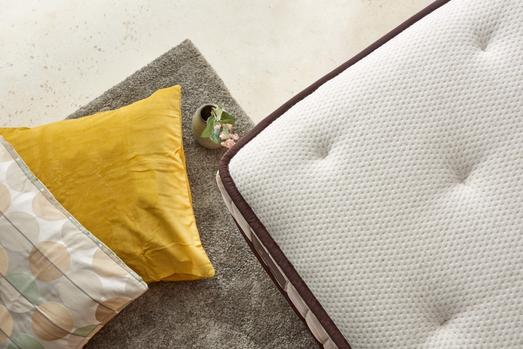 Colchão de luxo estilo hotel, tecido de malha macia, 120 x 200 x 30 cm, acolchoado em um lado, design elegante em branco e marrom | Perfeito para conforto e estilo