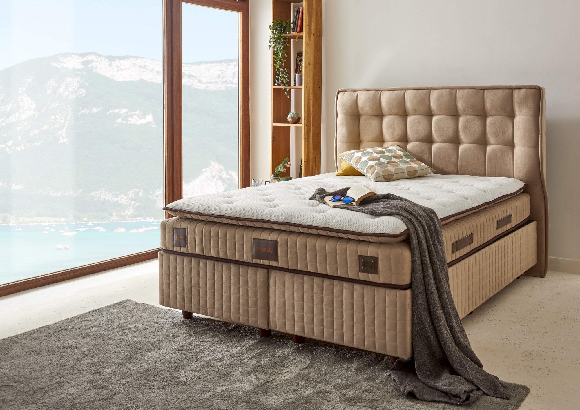 Colchão de luxo estilo hotel, 200 x 200 x 30 cm, acolchoado macio com capa de tecido de malha especial, design elegante em branco e marrom, montado para maior conforto