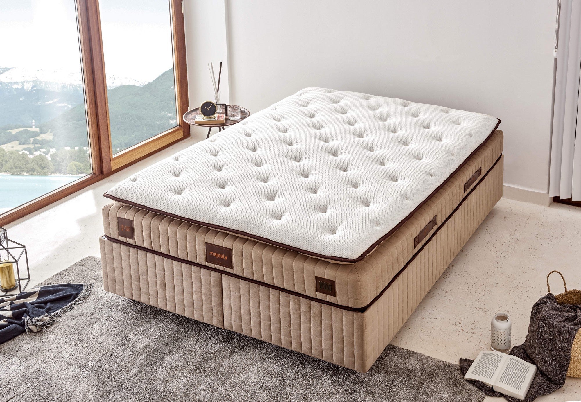 Colchão de luxo estilo hotel, 200 x 200 x 30 cm, acolchoado macio com capa de tecido de malha especial, design elegante em branco e marrom, montado para maior conforto