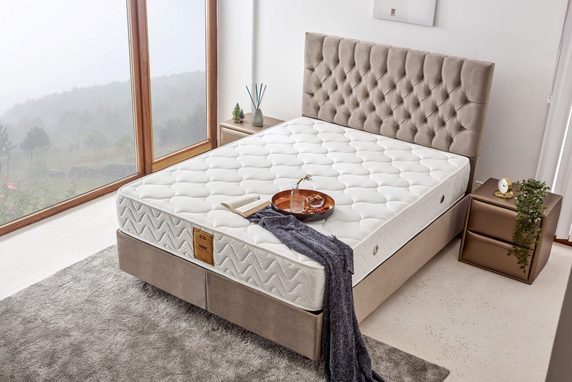 Colchão de luxo estilo hotel, firmeza média dupla face, 150 x 200 cm, capa de tecido de malha especial, sistema de molas múltiplas, 28 cm de altura, design branco elegante