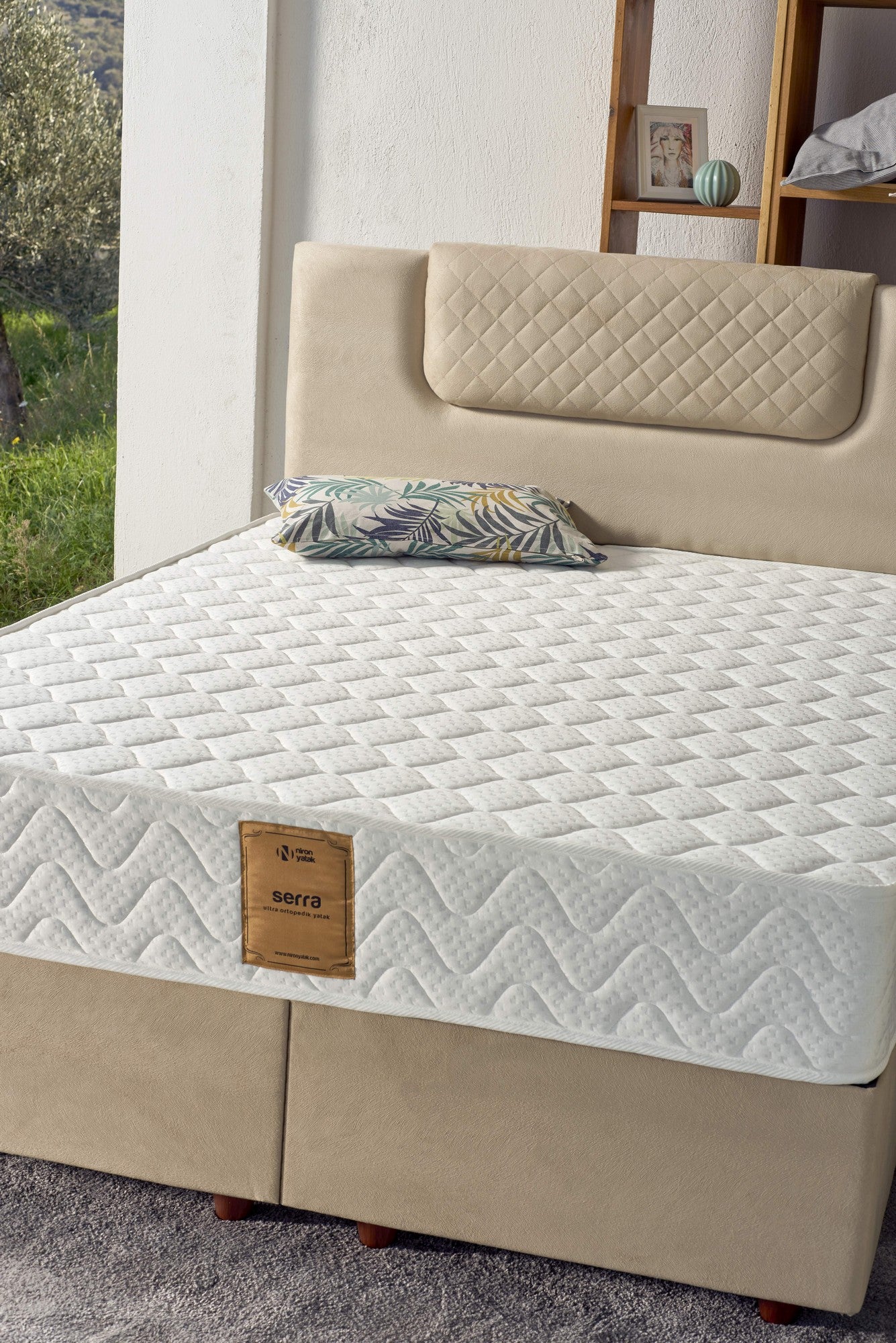 Colchão de hotel ultra firme, 100 x 200 x 26 cm, capa de tecido de malha, sistema de molas múltiplas, montado, design branco elegante para máximo conforto