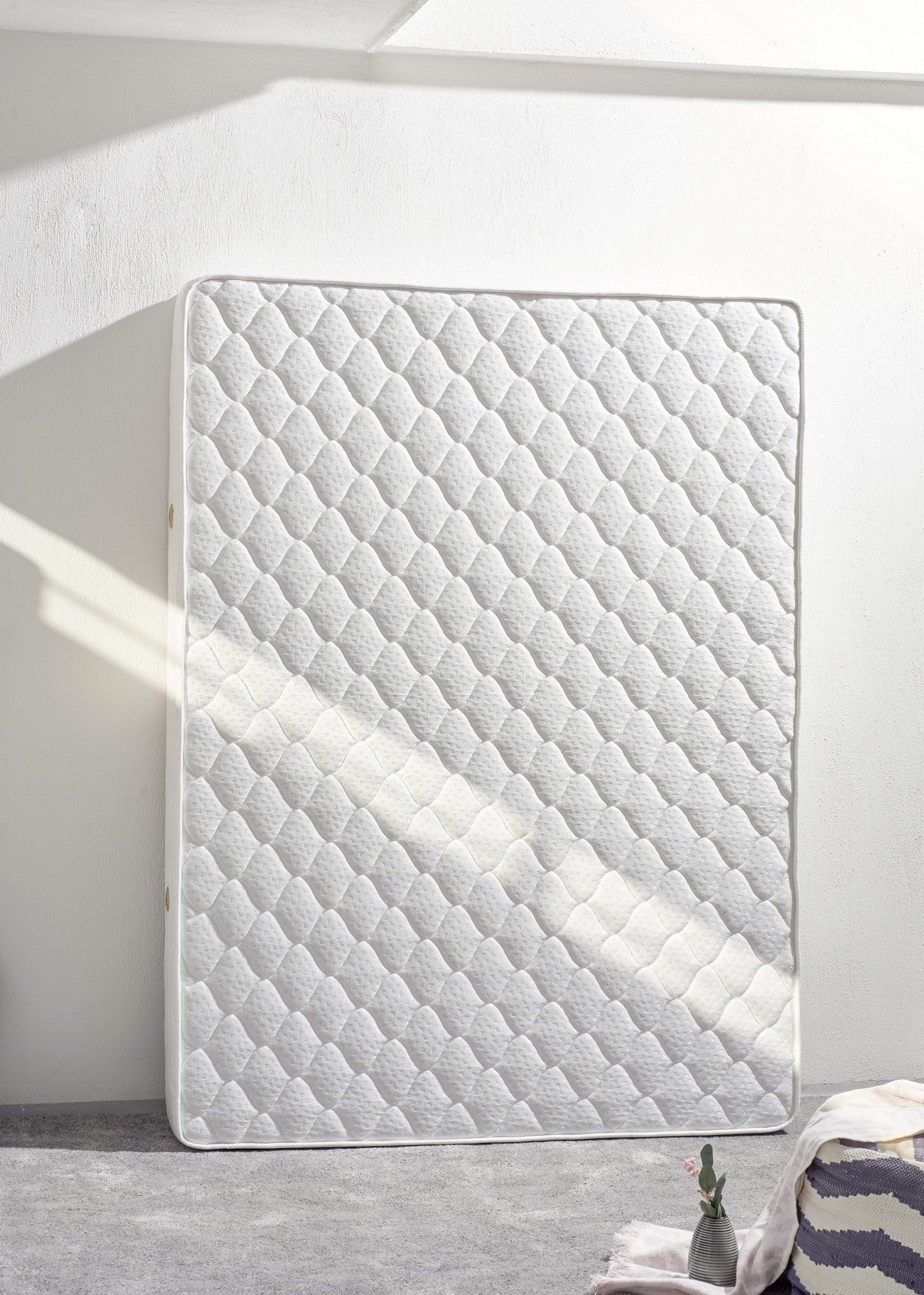Colchão de hotel ultra firme, 100 x 200 x 26 cm, capa de tecido de malha, sistema de molas múltiplas, montado, design branco elegante para máximo conforto