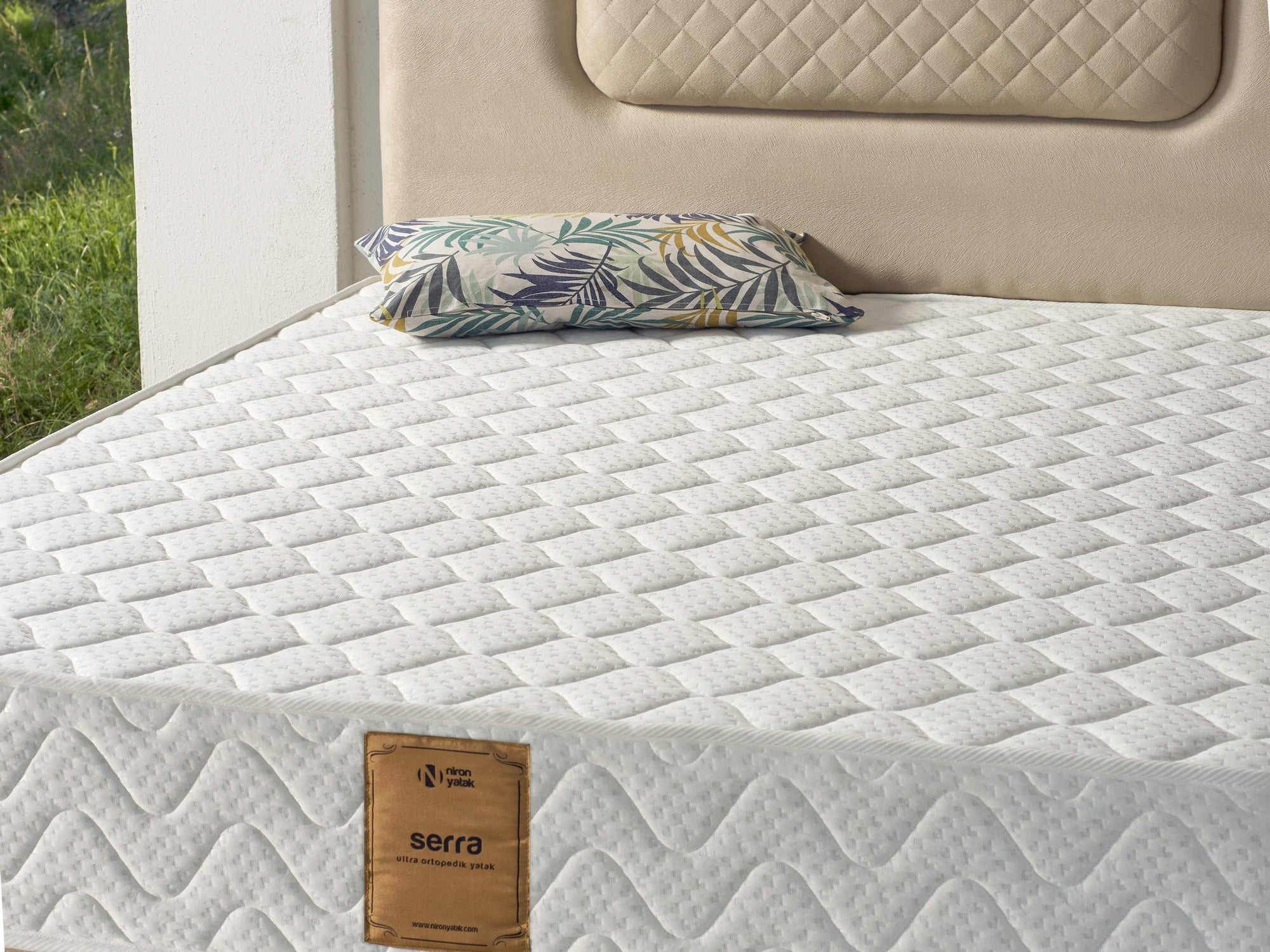 Colchão de hotel ultra firme, 120 x 200 x 26 cm | Capa de tecido de malha, sistema de molas múltiplas | Montado, design branco elegante para máximo conforto