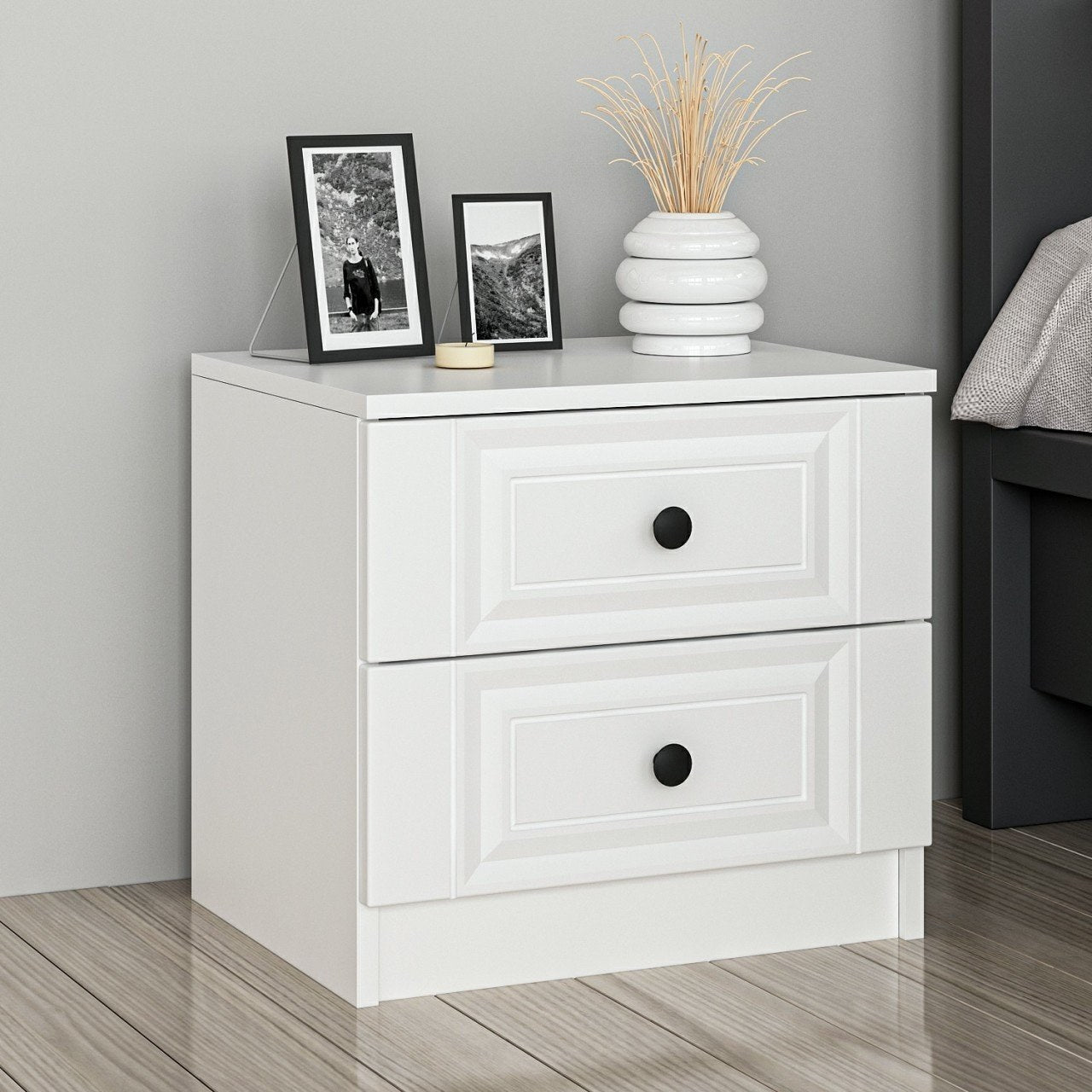 Elegante mesa de cabeceira branca com várias prateleiras, 50 x 47 x 40 cm | Painel de partículas 100% revestido em melamina, 18 mm de espessura | Perfeito para quartos modernos