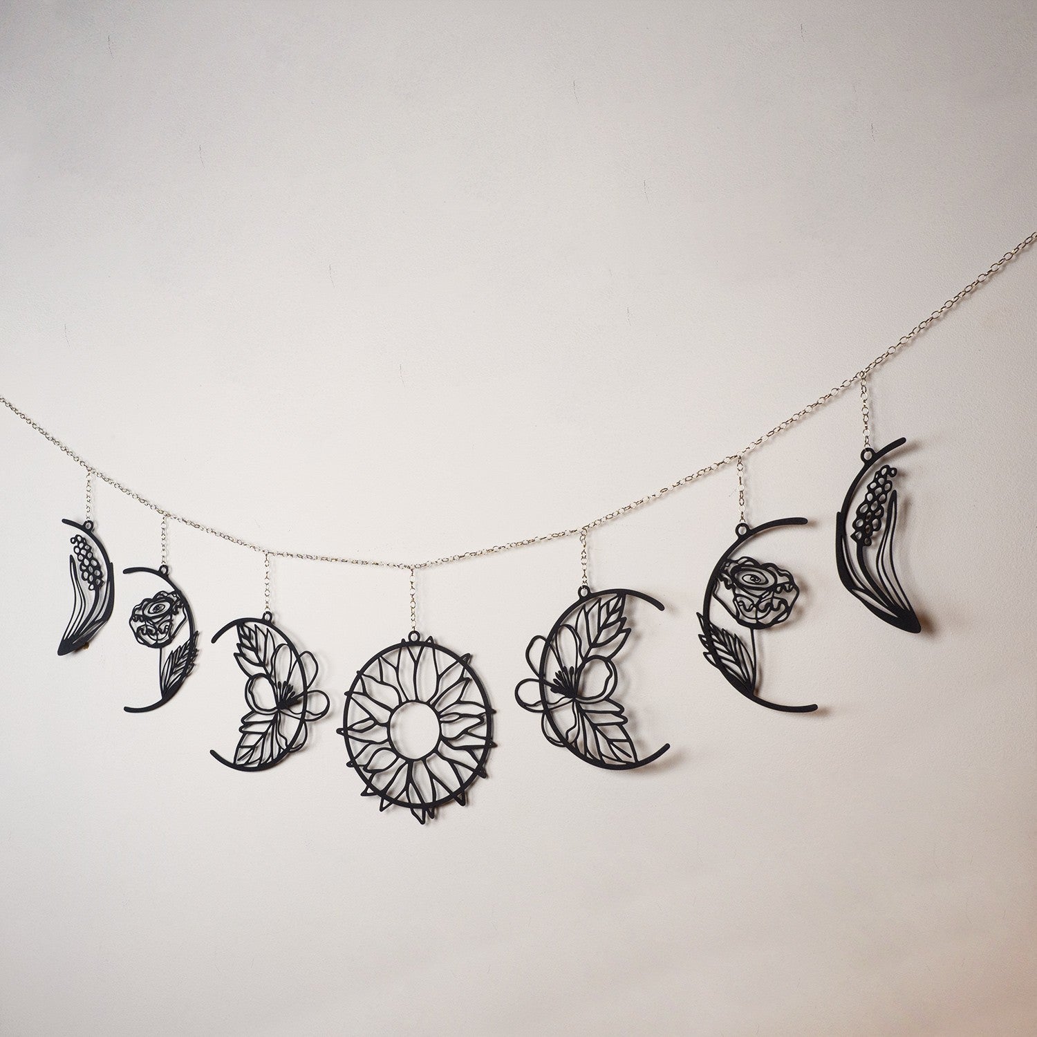 Acessório de parede decorativo de metal preto elegante, 27 x 136 cm | 100% aço, 1 mm de espessura | Design leve e moderno para decoração de casa