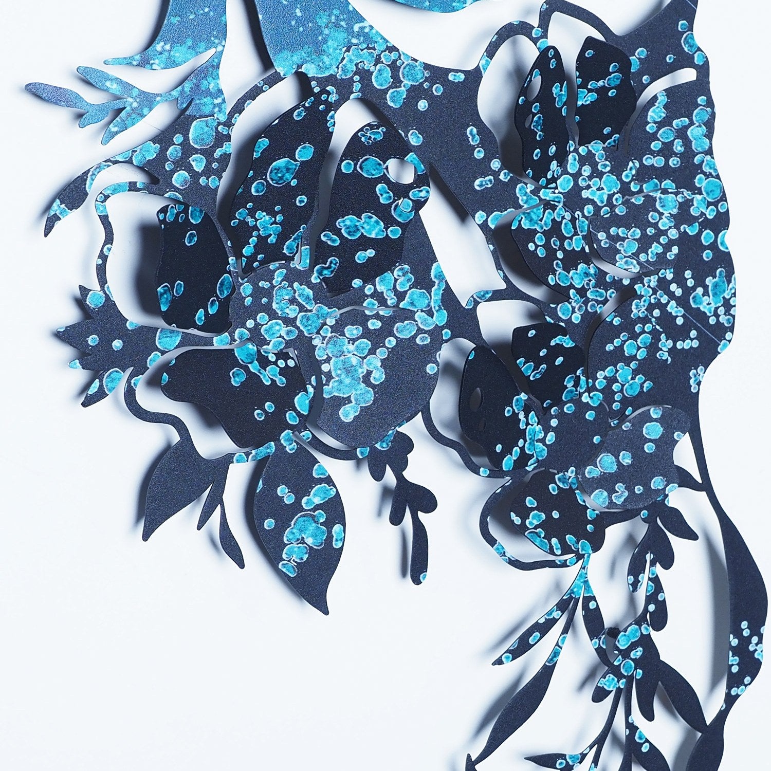 Carpa Koi Azul em Aço 100% (1,2 mm) – Acessório Decorativo de Parede 58x87 cm