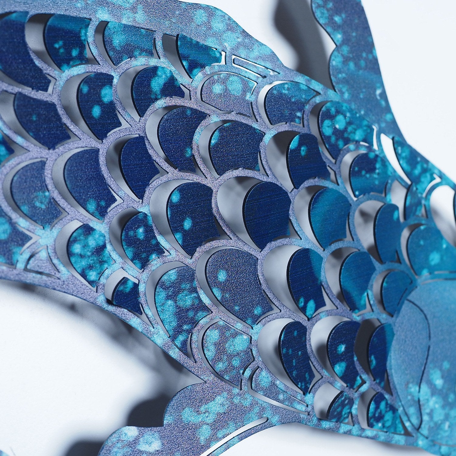 Carpa Koi Azul em Aço 100% (1,2 mm) – Acessório Decorativo de Parede 58x87 cm