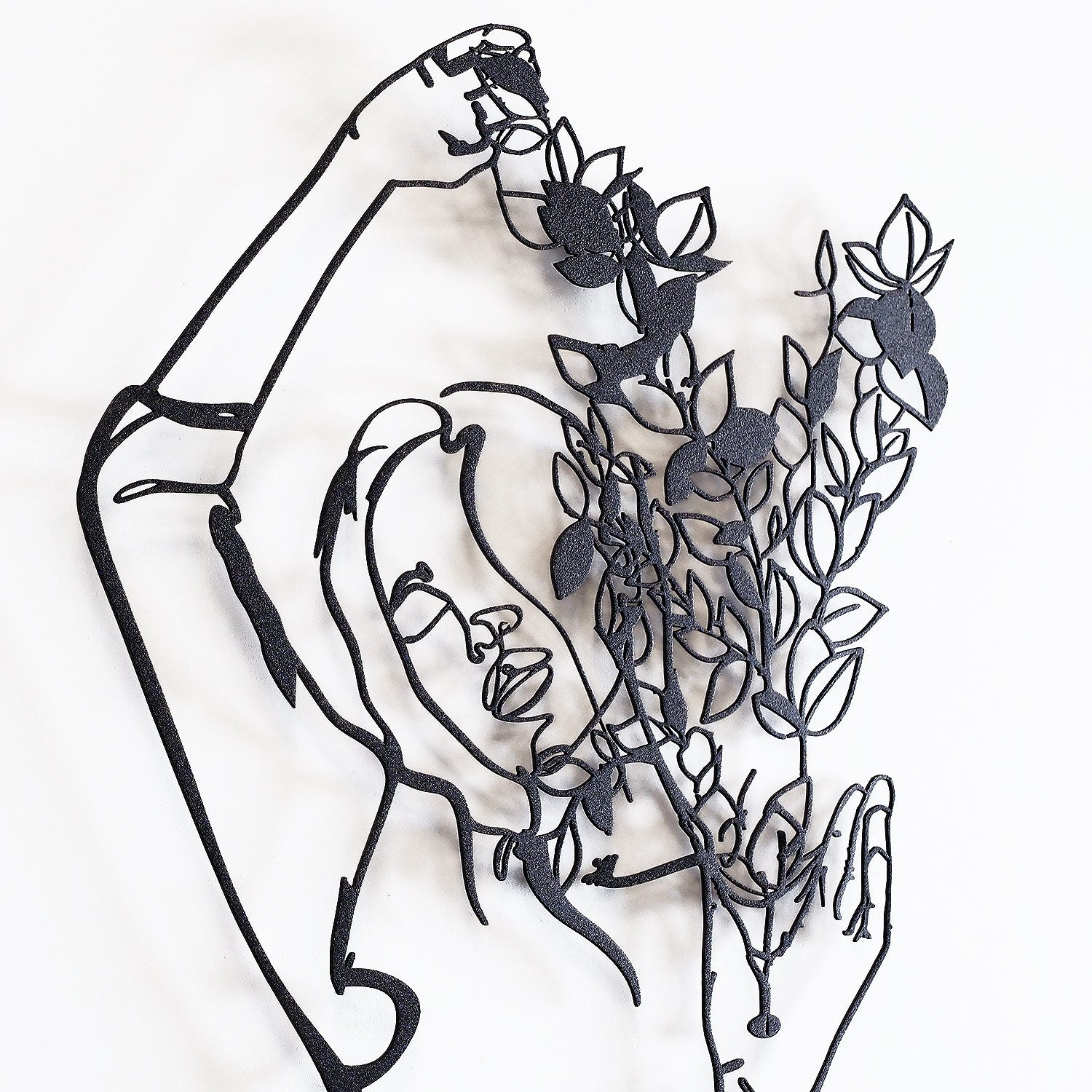 Coffee Girl Line Art – Acessório Decorativo de Parede em Aço Preto, 61 x 100 cm (1,2 mm)