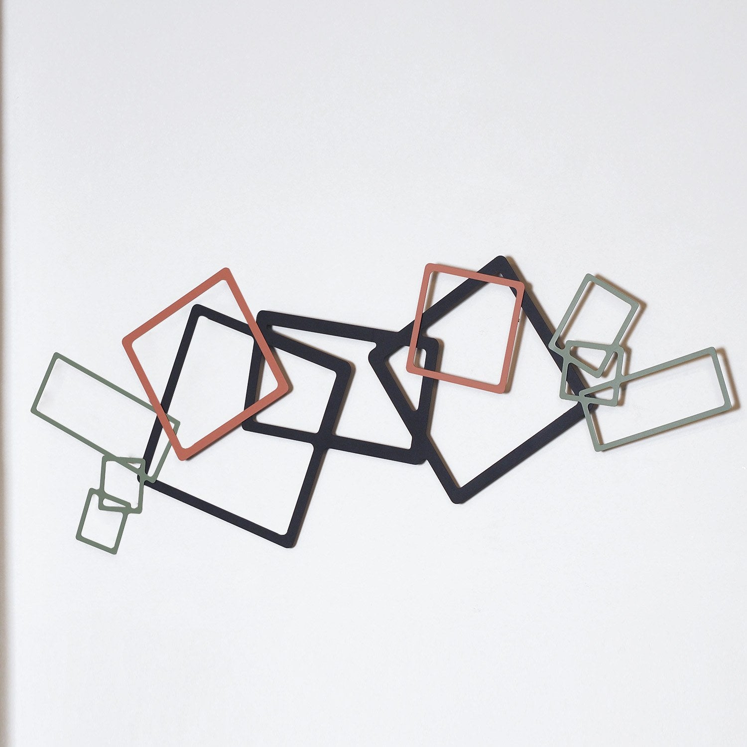 Acessório Decorativo de Parede em Metal – 100% Aço (1,5 mm), 45 x 116 cm – Cores: Preto, Verde e Vermelho