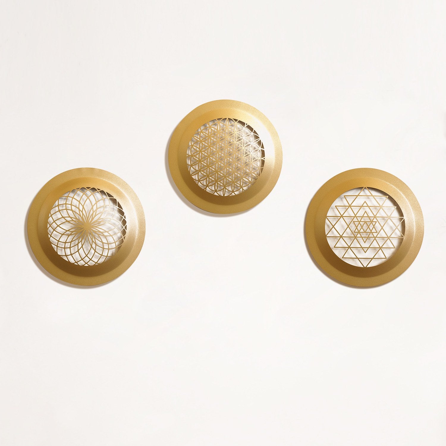 Acessório Decorativo de Parede em Metal Dourado 46x46 cm – Aço 100% (1,2 mm), 1,2 kg (APT757MAA)