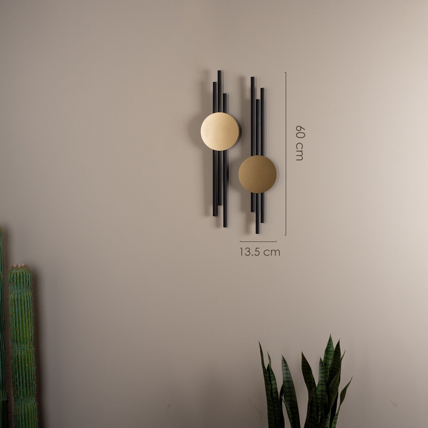 Conjunto Antique Lines APT799 — Acessório Decorativo de Parede em Metal, Preto e Dourado, 100% Aço, 2 Peças (13,5 x 60 cm)