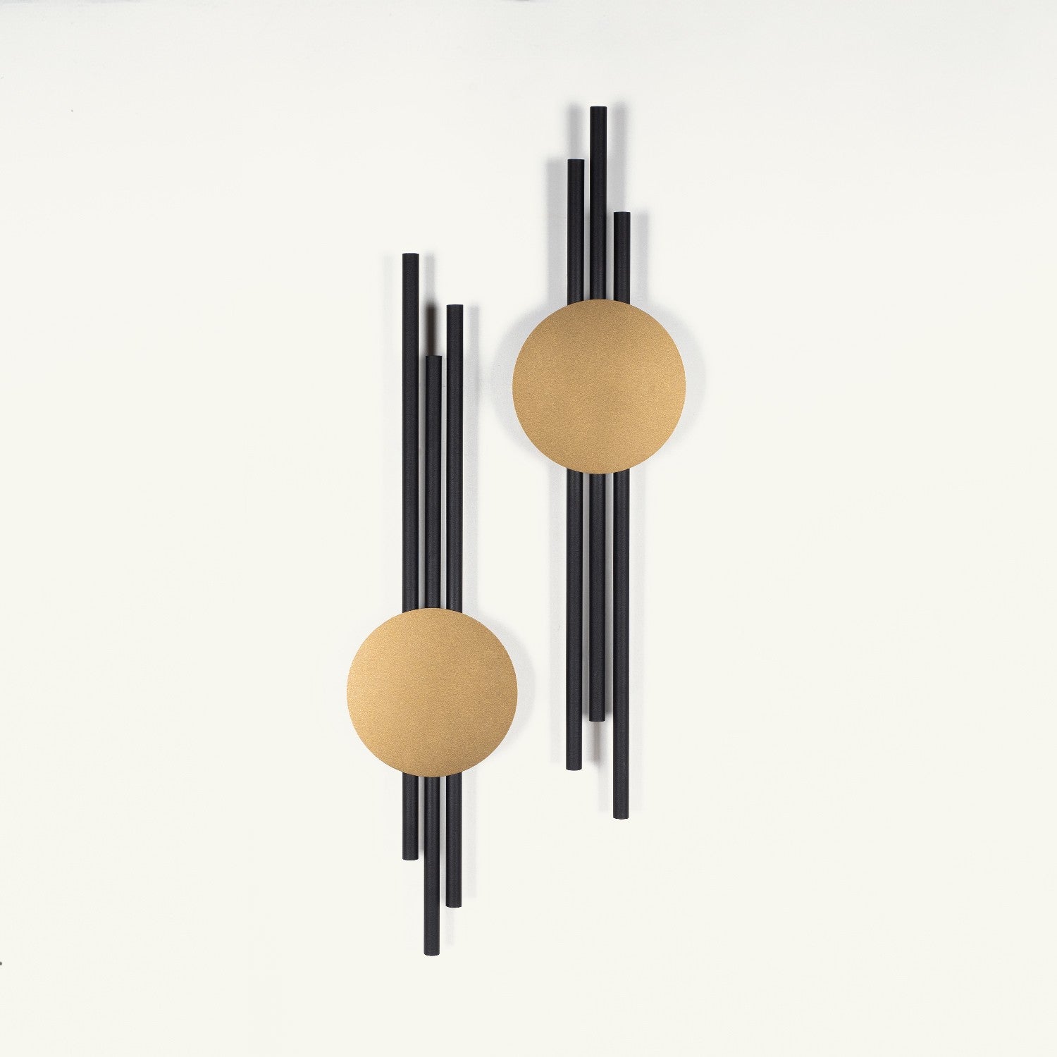 Conjunto Antique Lines APT799 — Acessório Decorativo de Parede em Metal, Preto e Dourado, 100% Aço, 2 Peças (13,5 x 60 cm)