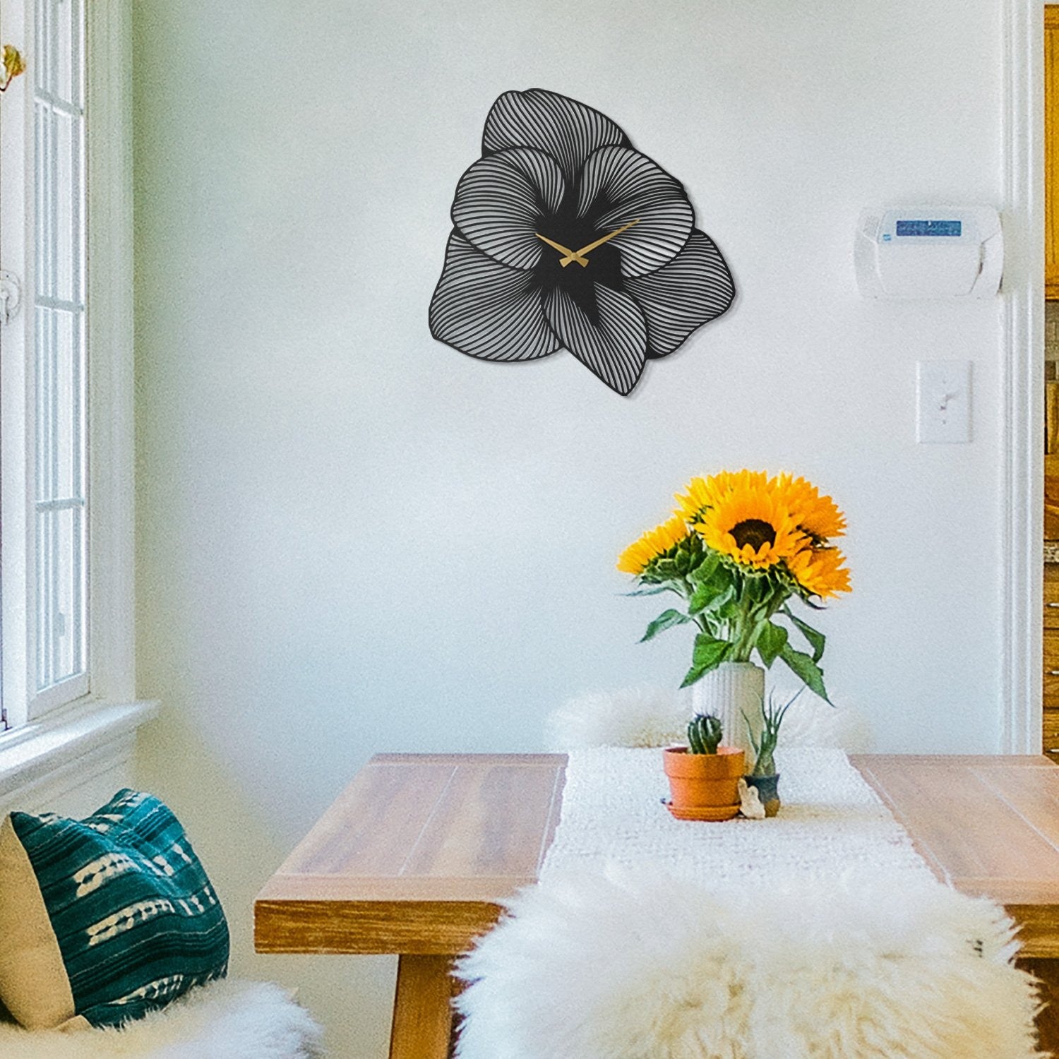 Relógio de parede elegante em metal preto decorativo, 49 x 49 cm | 100% aço, 1,5 mm de espessura | Mecanismo silencioso para espaços de convivência tranquilos, elegantes e funcionais
