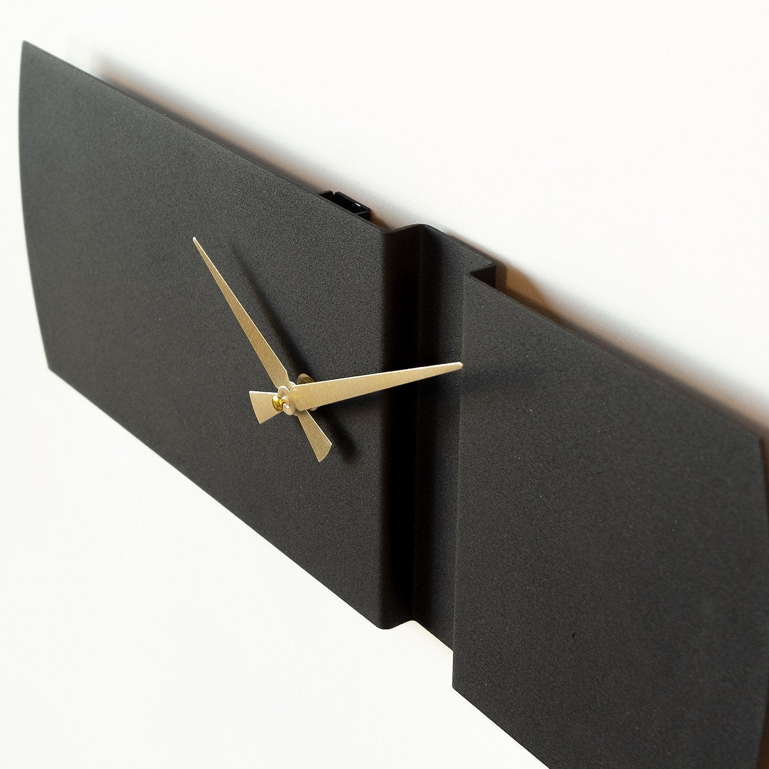 Relógio de Parede Origami em Metal – Preto e Dourado, Silencioso (varrimento contínuo), 100% Aço 1,2 mm, 16x49 cm
