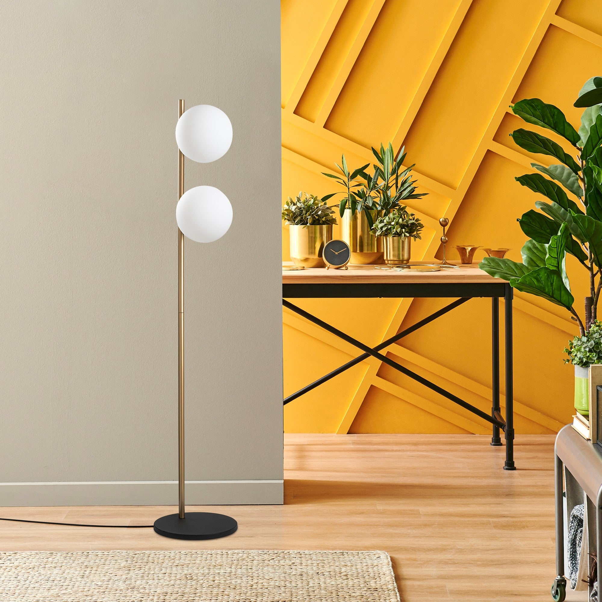 Candeeiro de Pé Elegante Dourada, Corpo em Metal, 30 x 30 x 155 cm | 2 Soquetes E27, 40 W Máx., Cabo de 250 cm, Interruptor Liga/Desliga | Iluminação Elegante para Espaços Modernos