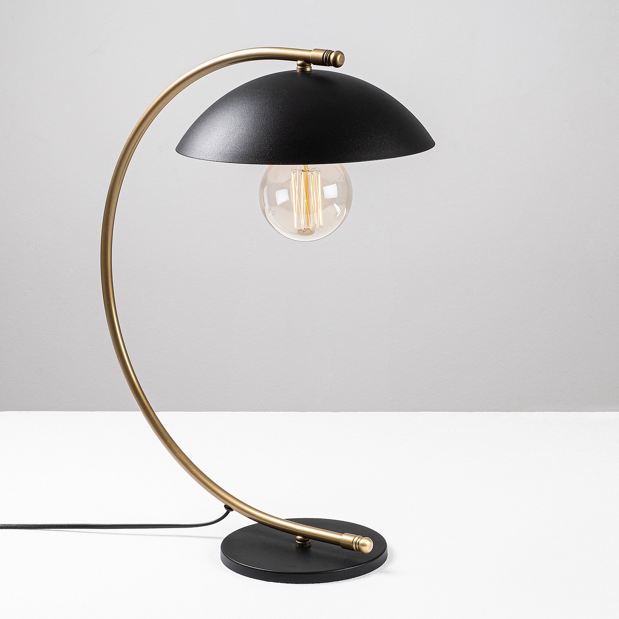 Candeeiro de Mesa Elegante, Preta e Dourada, 26 x 43 cm, Altura: 55 cm | Corpo em Metal, E27 Máx. 40 W, Cabo de 150 cm | Design Escandinavo Glamouroso para Espaços Modernos