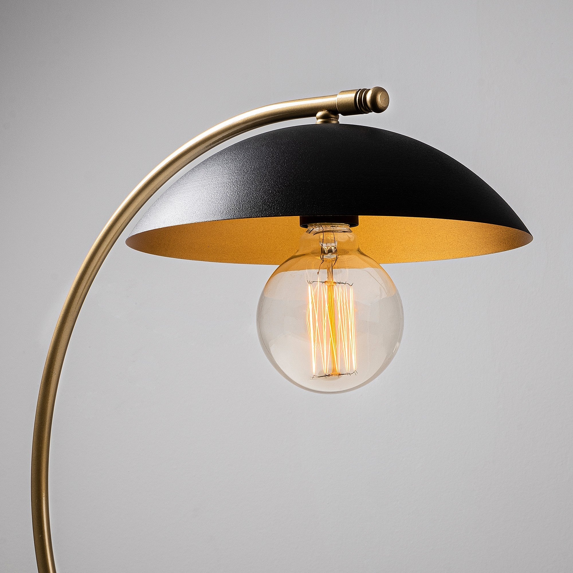 Candeeiro de Mesa Elegante, Preta e Dourada, 26 x 43 cm, Altura: 55 cm | Corpo em Metal, E27 Máx. 40 W, Cabo de 150 cm | Design Escandinavo Glamouroso para Espaços Modernos